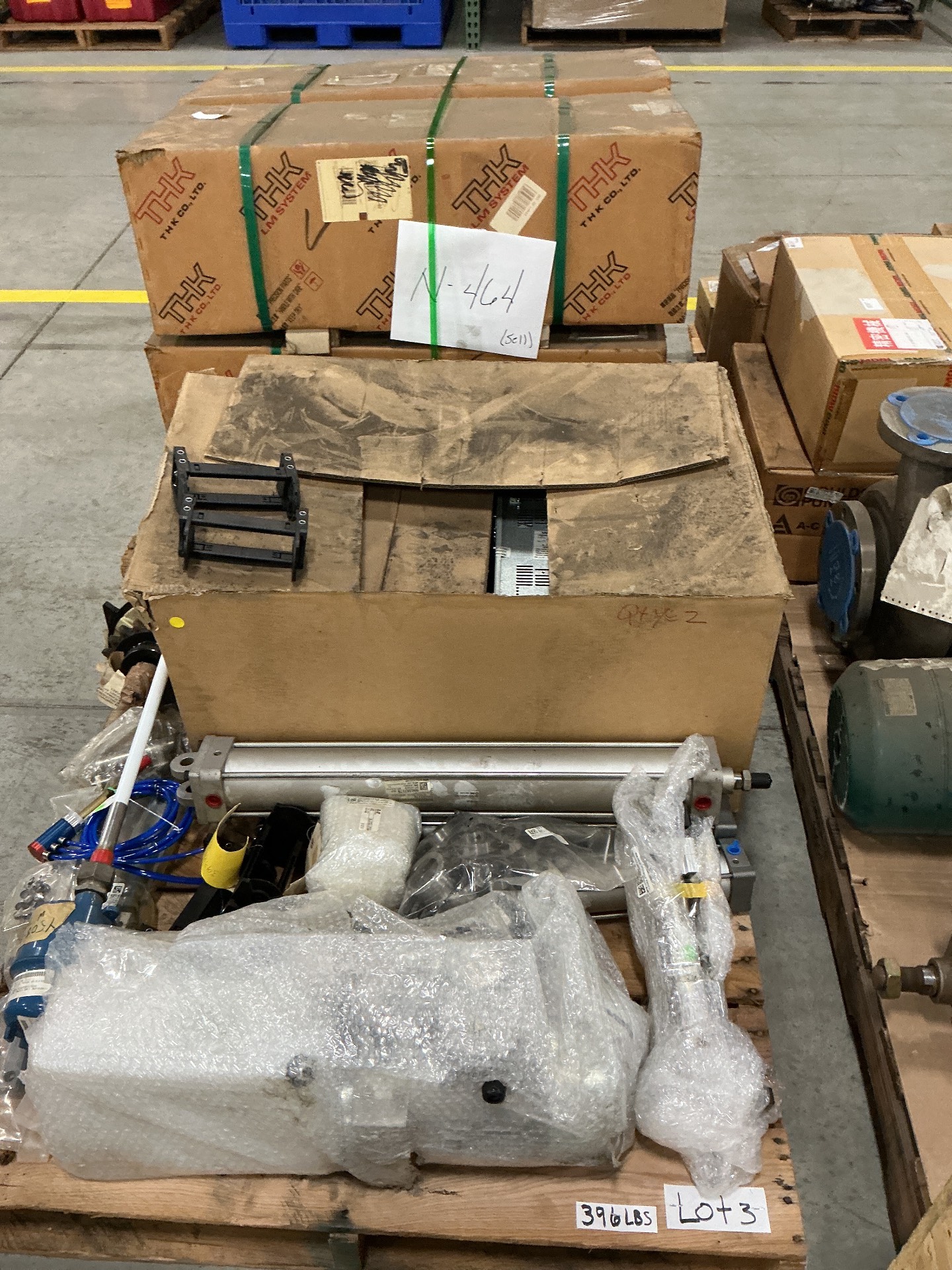 BULK QTY OF INDUSTRIAL PARTS AND PNEUMATIC COMPONENTS - undefined