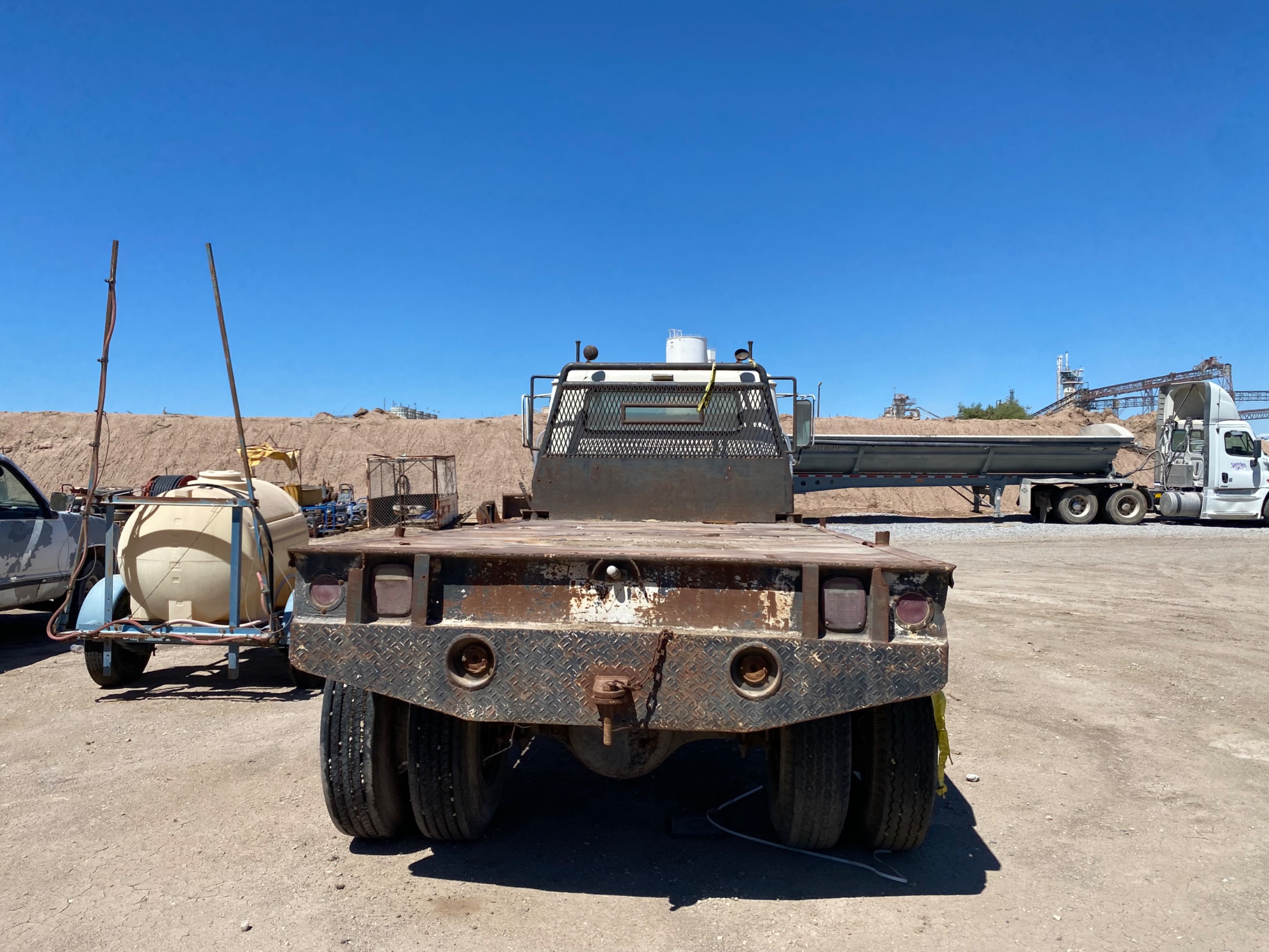 1979 INTERNATIONAL 1724 DUMP TRUCK - undefined