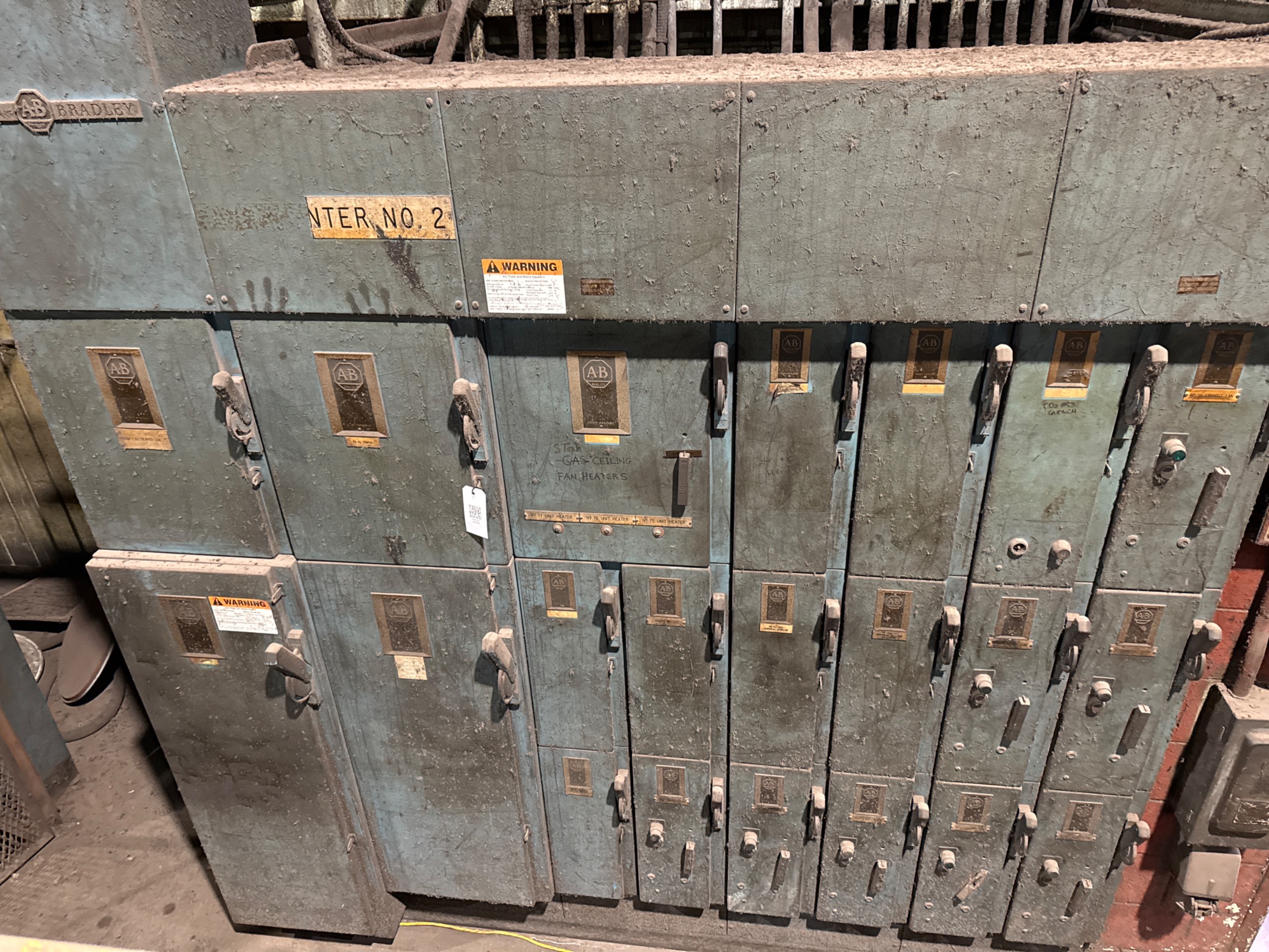 BULK QTY OF ALLEN-BRADLEY MOTOR STARTERS, 600V - undefined