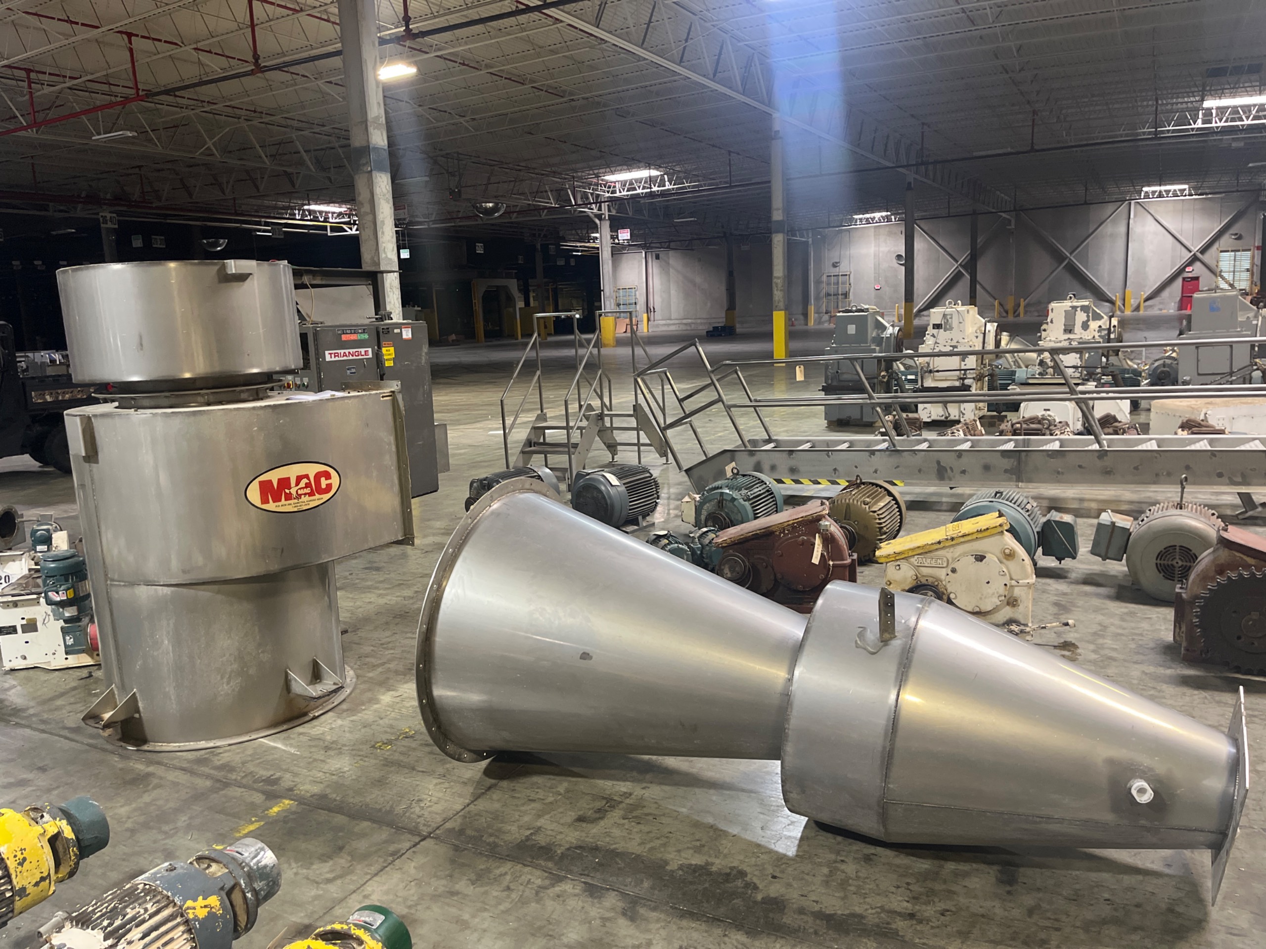 MAC 1HE39 DUST COLLECTOR RECIEVER - undefined