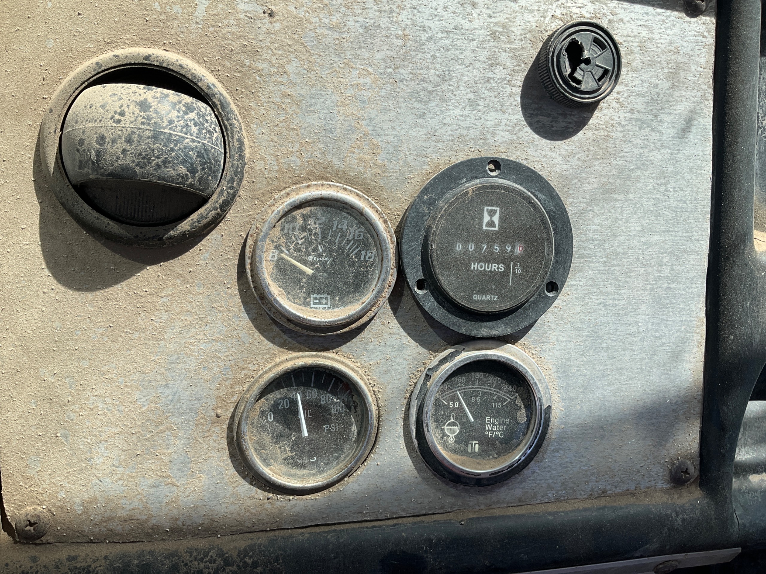 2000 CAPACITY TRUCKS TJ5000 UTILITY TRUCK - undefined