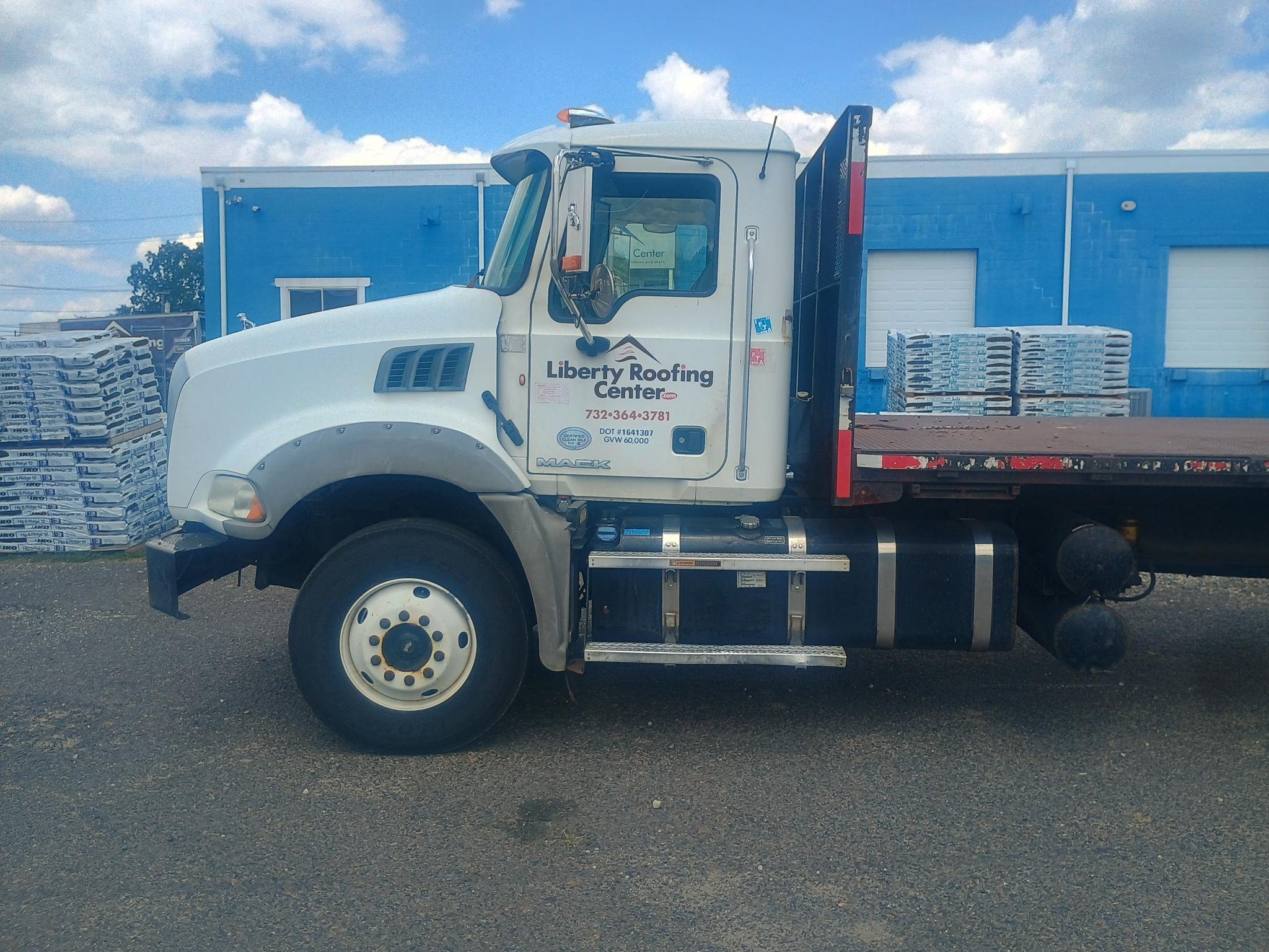 2015 - MACK - GU533 FLATBED TRUCK - undefined
