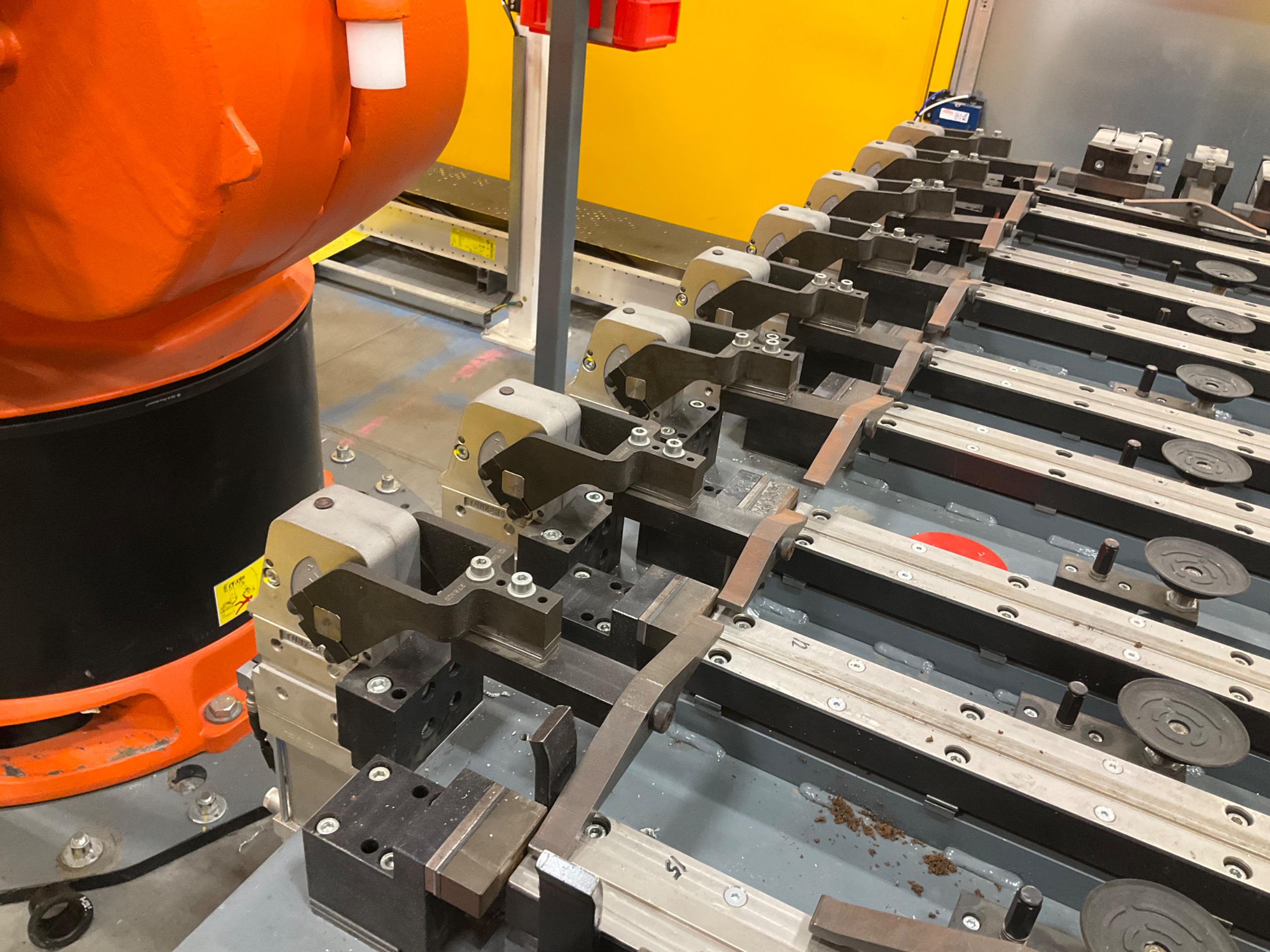 ROBOTIC CLAMPING FIXTURE TABLE - undefined