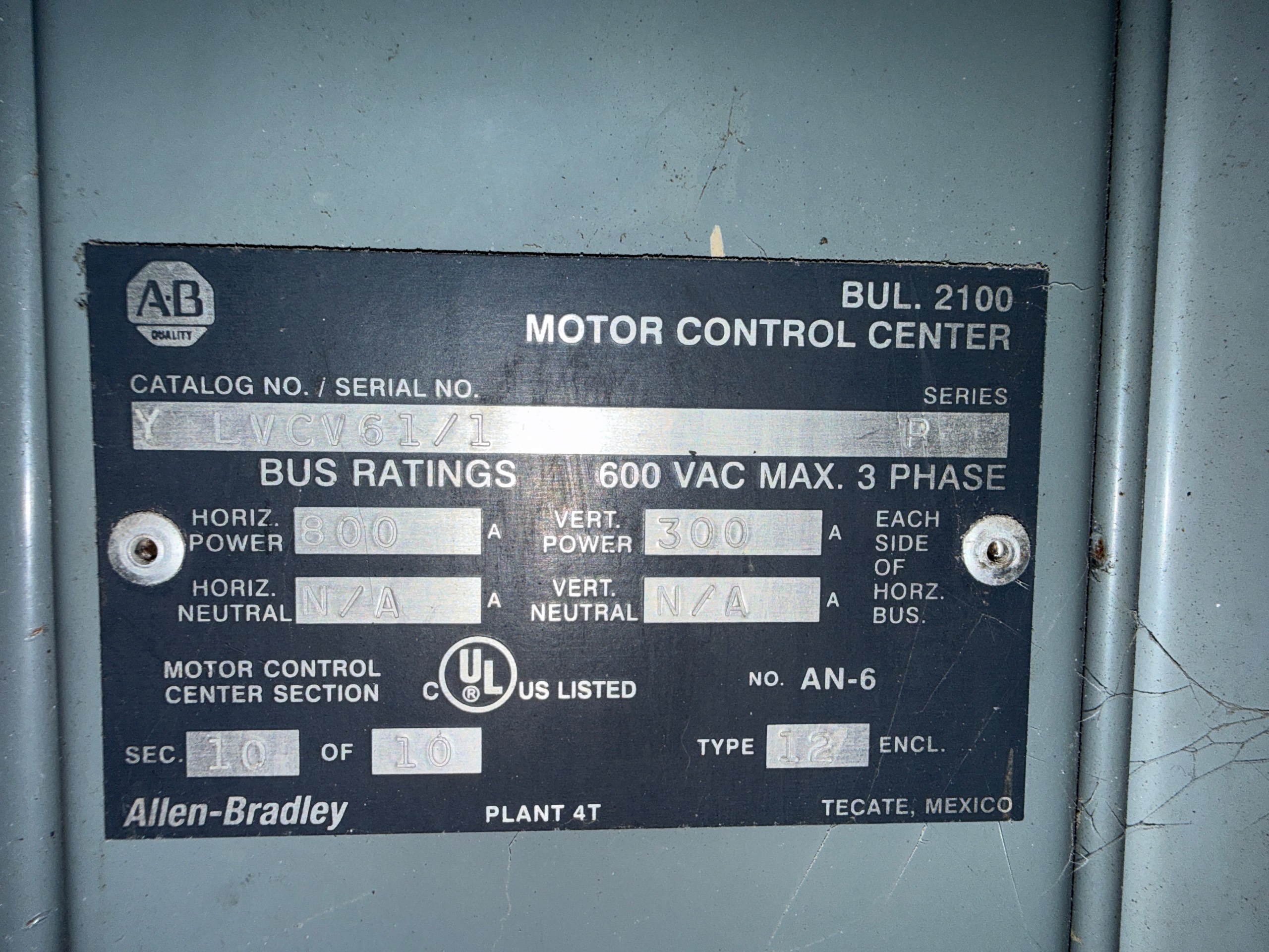 BULK QTY OF ALLEN BRADLEY 2100 CENTERLINE MCC, 10 SECTIONS - undefined