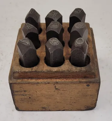 GEORGE SCHMIDT INC HI-LOY 3/8" STAMP SET, 9 PIECE, 0-8 # WITH WOODEN BOX - undefined