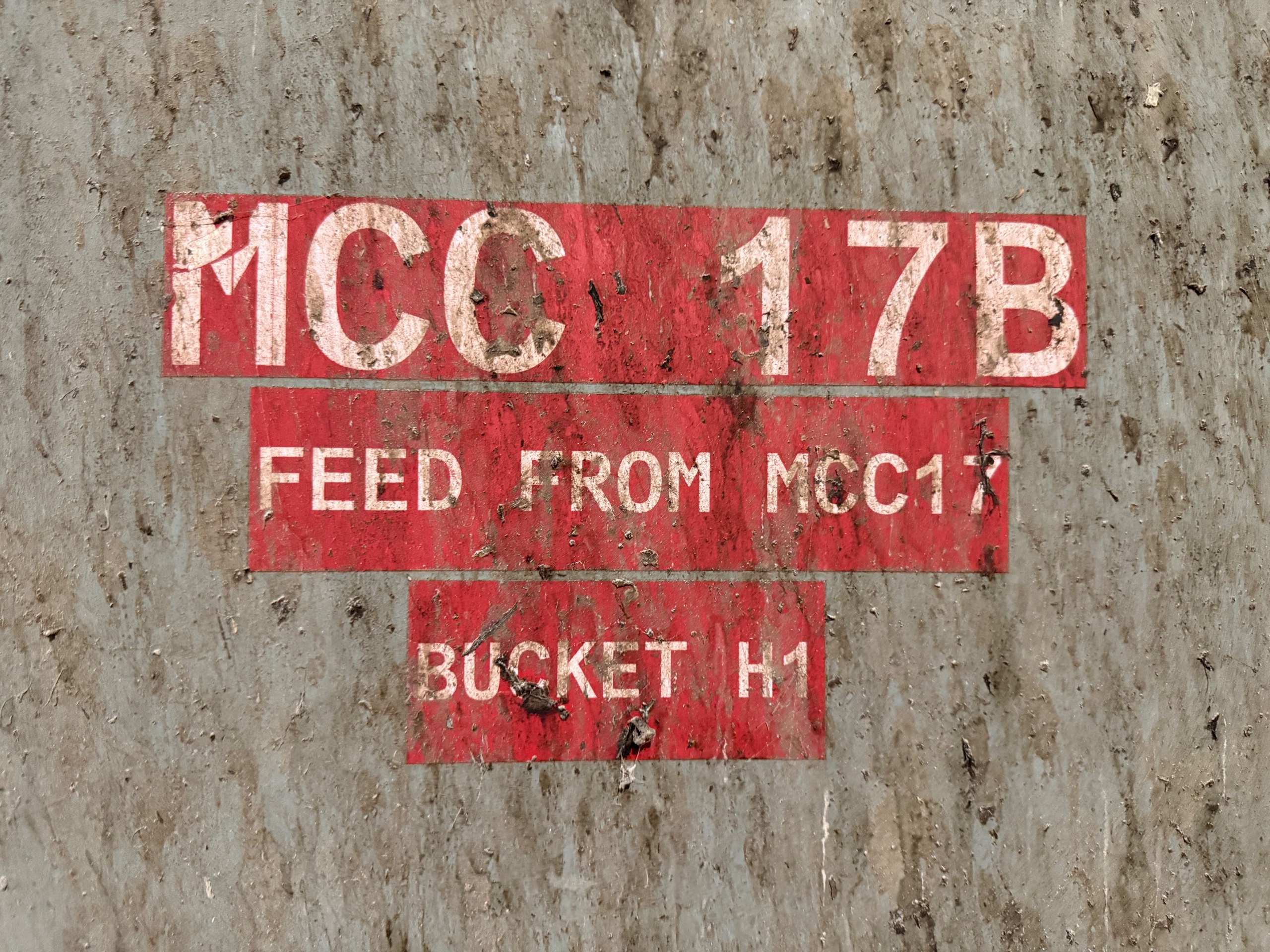 BULK QTY OF ALLEN BRADLEY 2100 CENTERLINE MCC, 10 SECTIONS - undefined