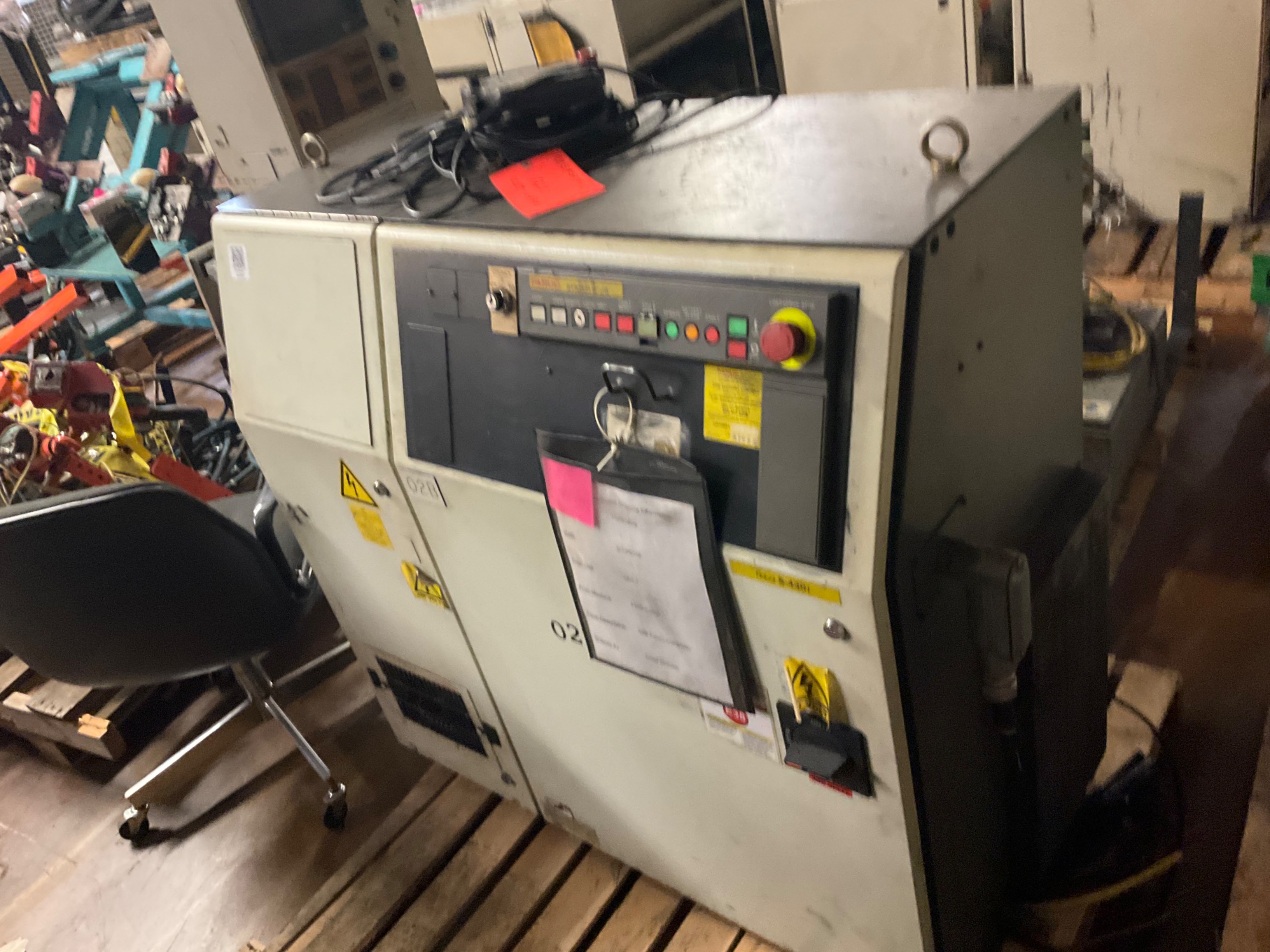 2000 FANUC R-J3 ROBOT CONTROLLER - undefined