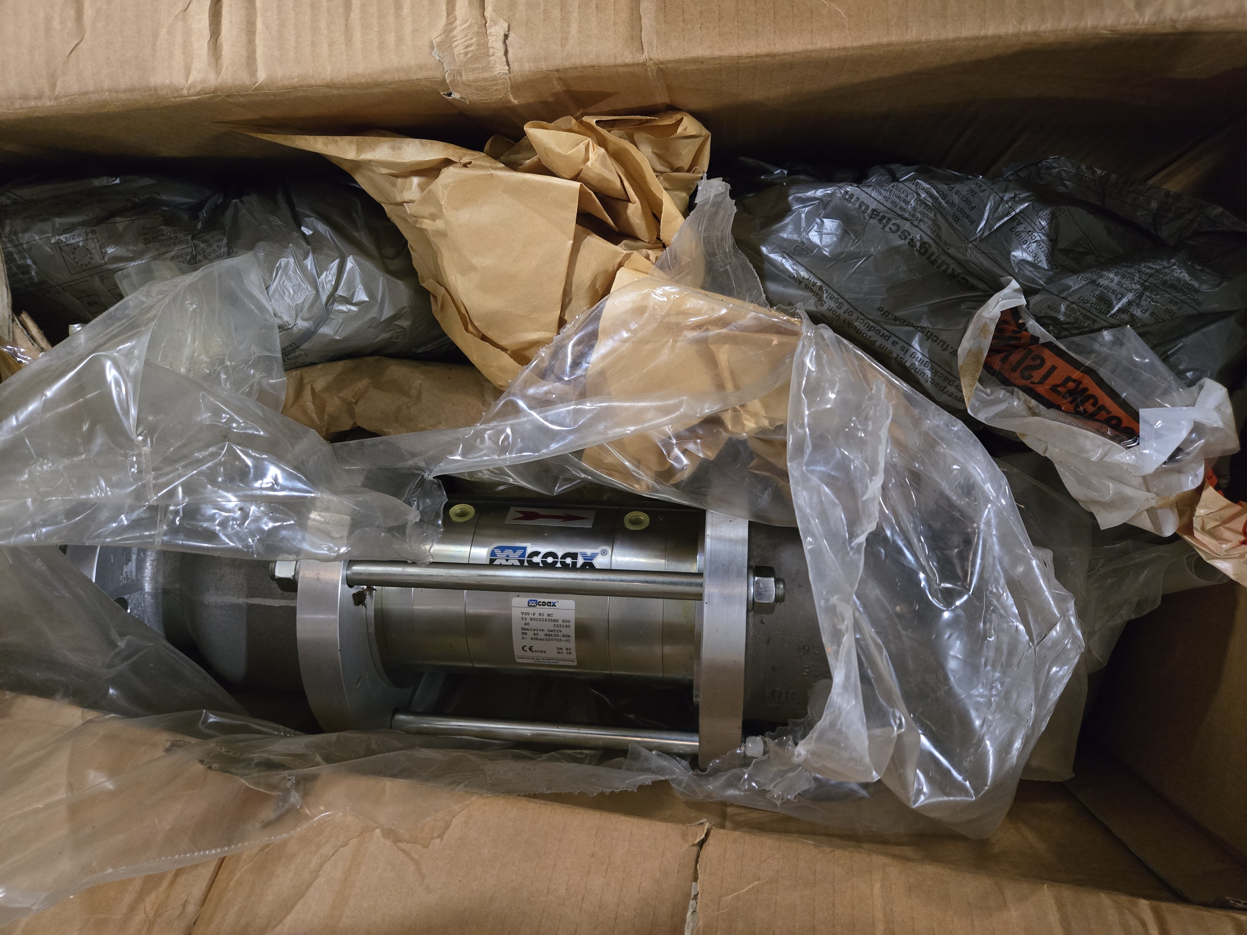 BULK LOT OF SERVO MOTOR AND COAXIAL VALVE - undefined