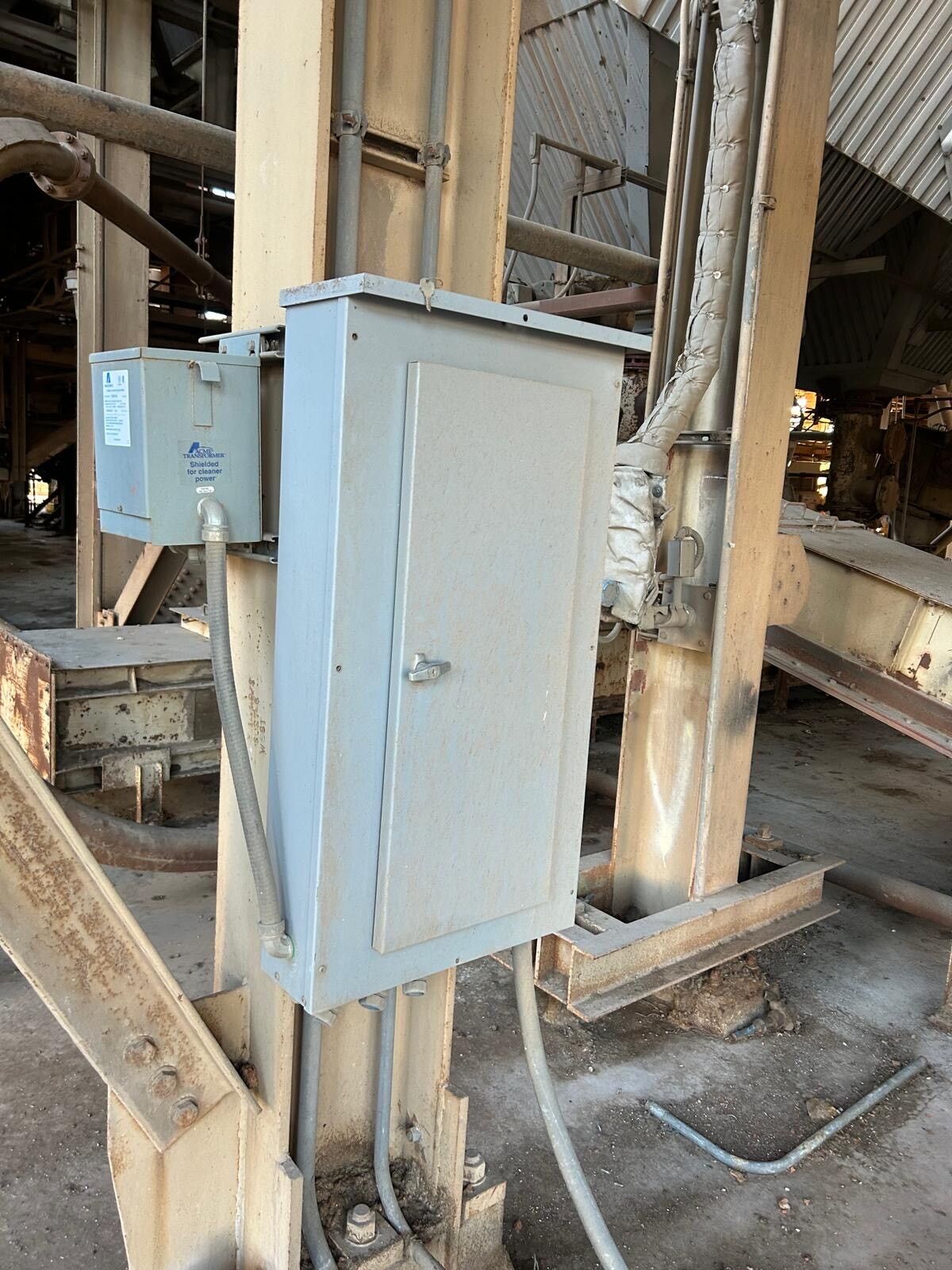 INSTRUMENTATION AND ELECTRICAL PANELS OUTSIDE THE TURBINE AND ON THE MAIN FLOOR - undefined