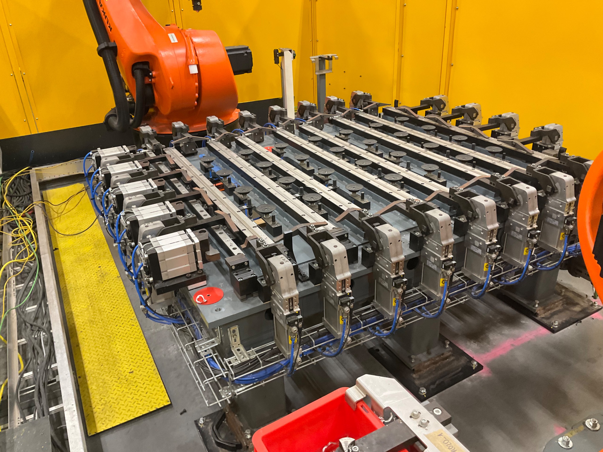 ROBOTIC CLAMPING FIXTURE TABLE - undefined