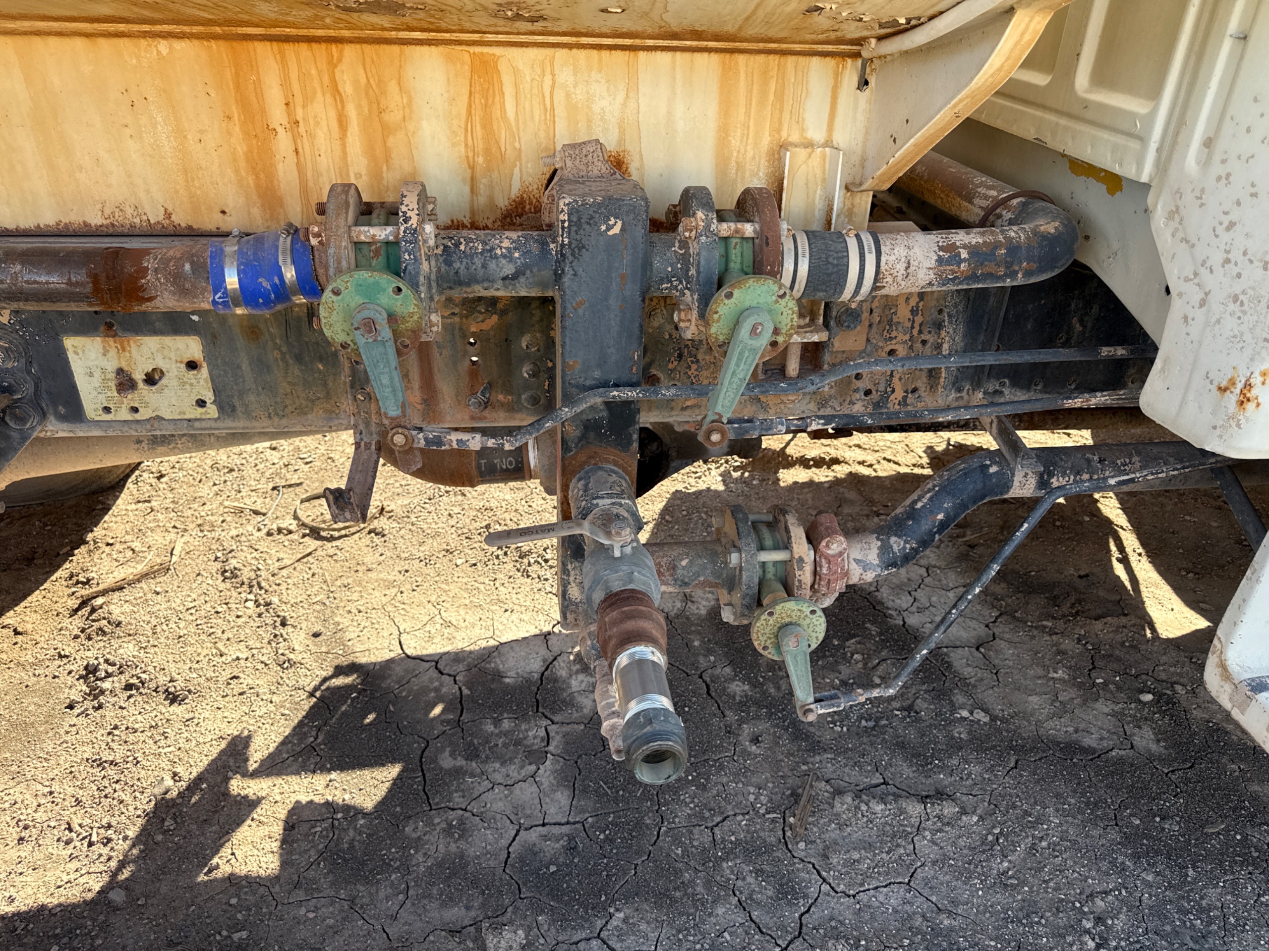 1987 FORD F800 TANKER TRUCK - undefined