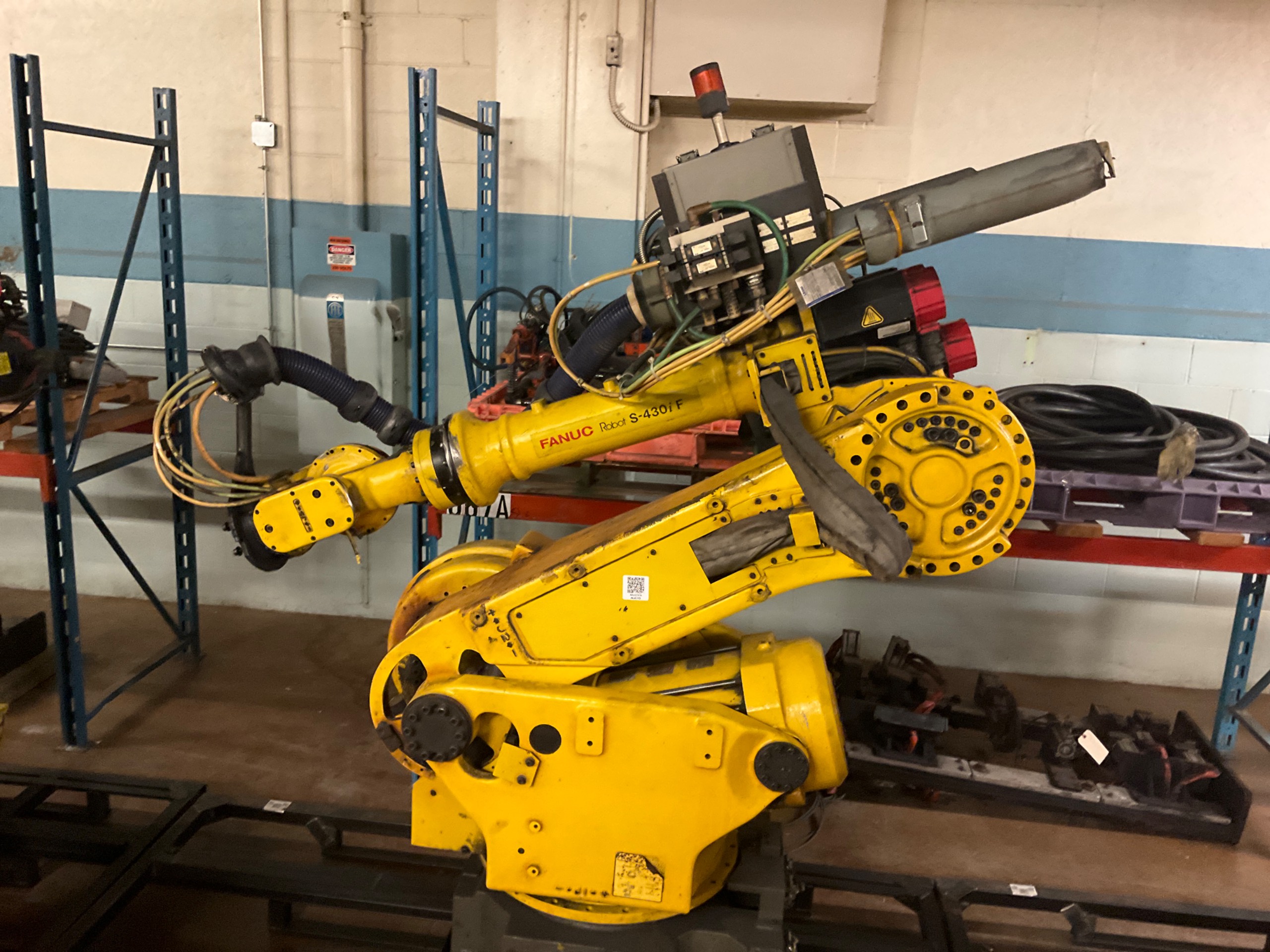 2000 FANUC S-430I F ARTICULATED ROBOT - undefined
