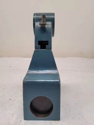 BRIDGEPORT OUTBOARD HORIZONTAL MILLING SUPPORT RIGHT ANGLE 8.25" L X 9.75" H X 3" W - undefined