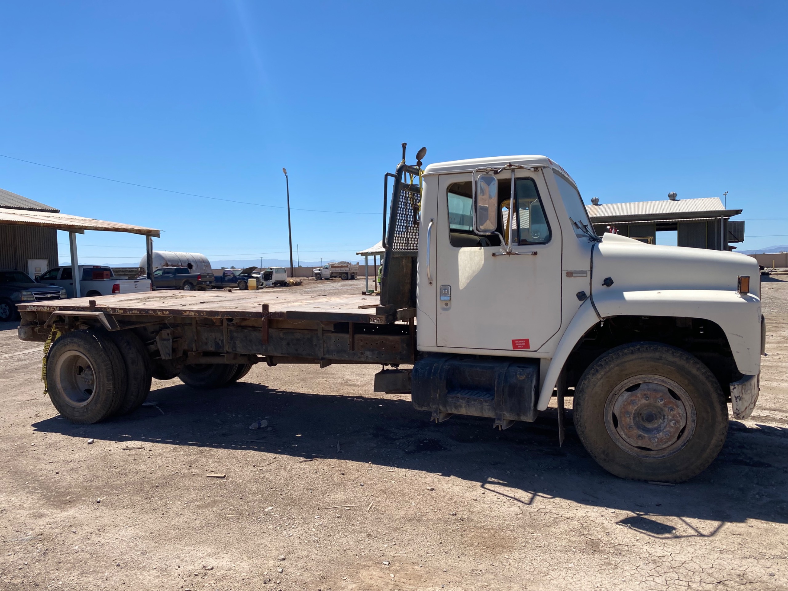 1979 INTERNATIONAL 1724 DUMP TRUCK - undefined