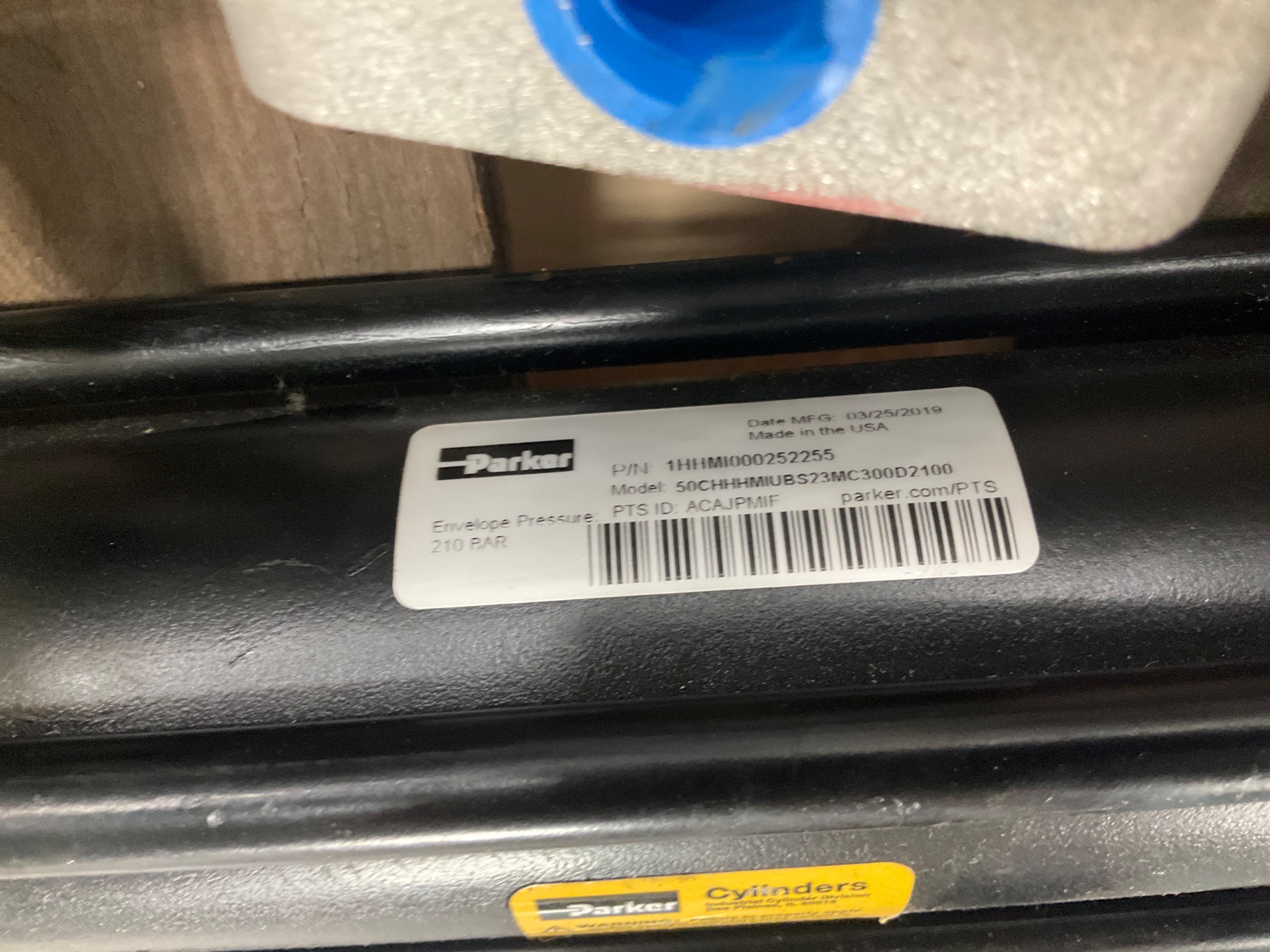 BULK QTY OF PNEUMATIC & HYDRAULIC CYLINDERS - undefined