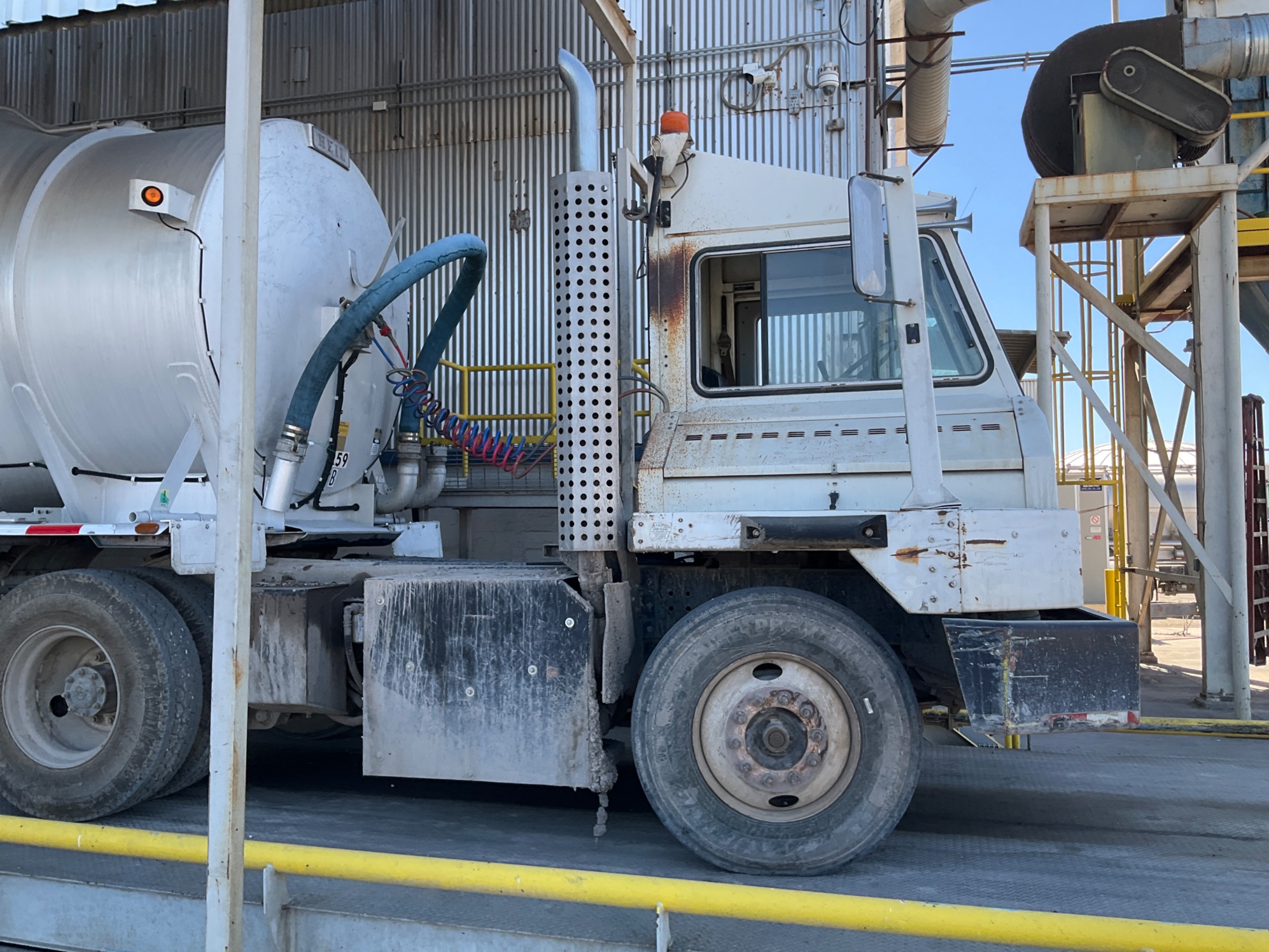 2010 CARGOTEC 4X2 UTILITY TRUCK - undefined