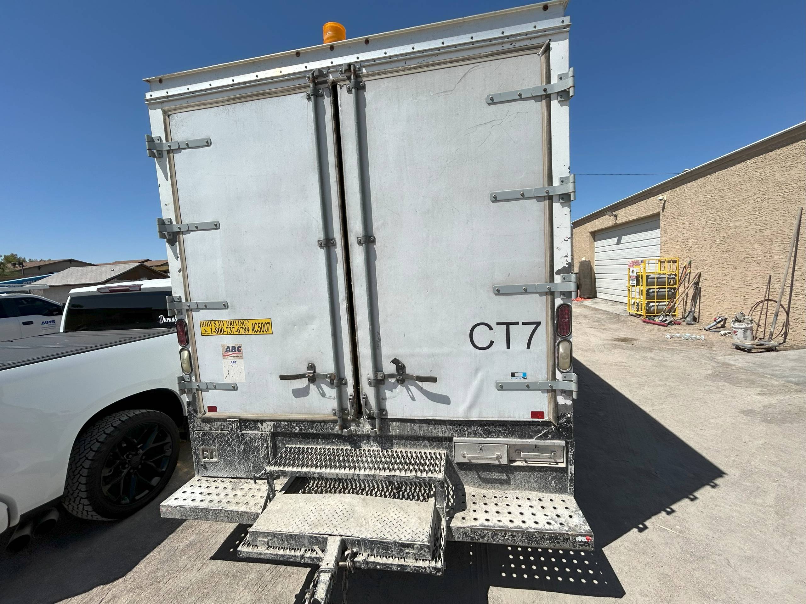 2011 FORD E-450 BOX TRUCK - undefined