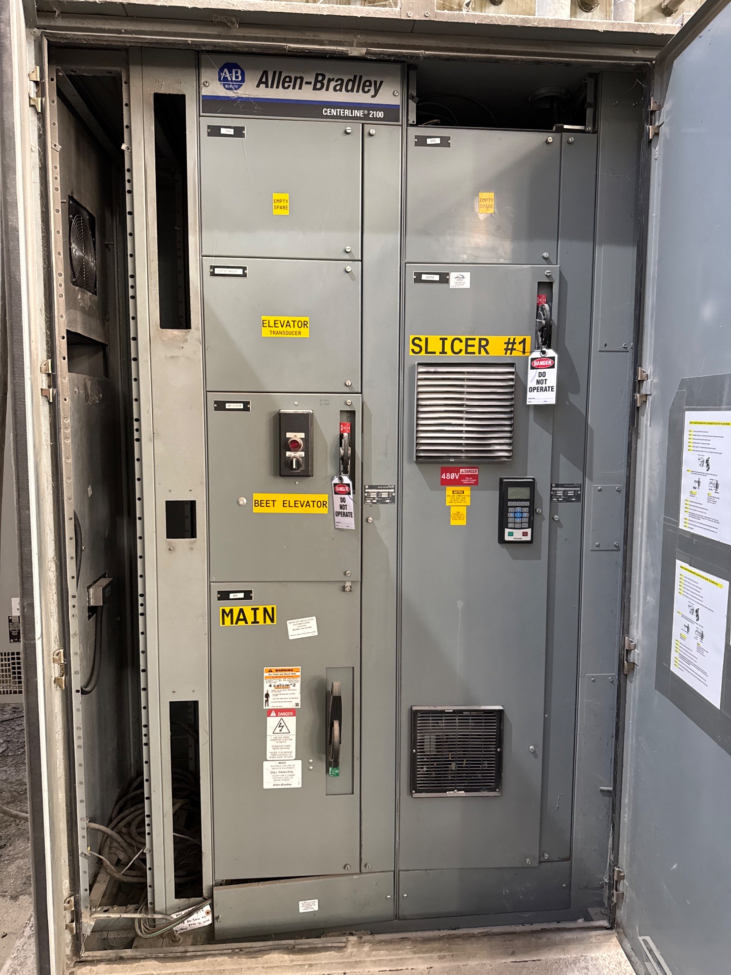 BULK QTY OF ALLEN BRADLEY 2100 CENTERLINE MCC, 10 SECTIONS - undefined