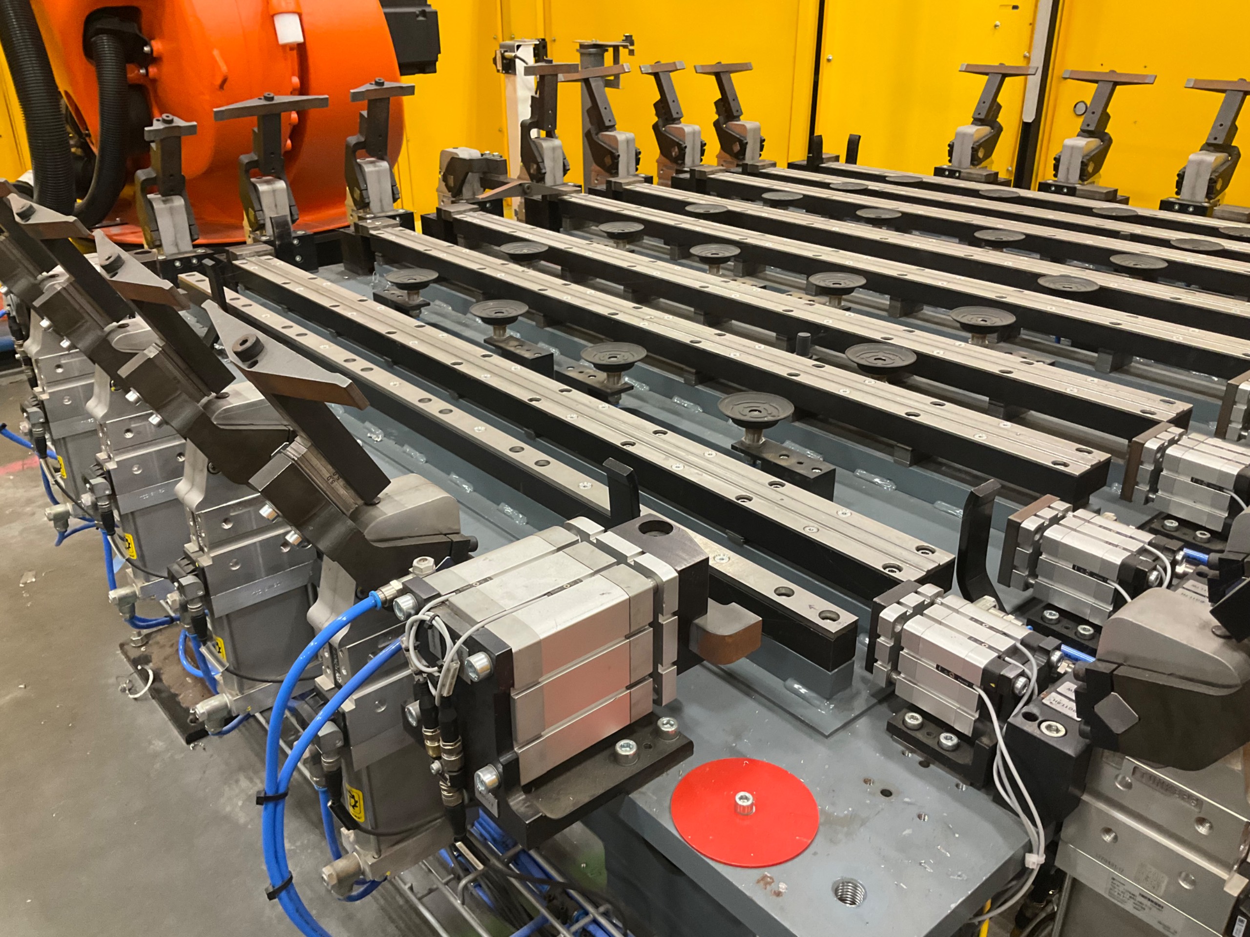 ROBOTIC CLAMPING FIXTURE TABLE - undefined