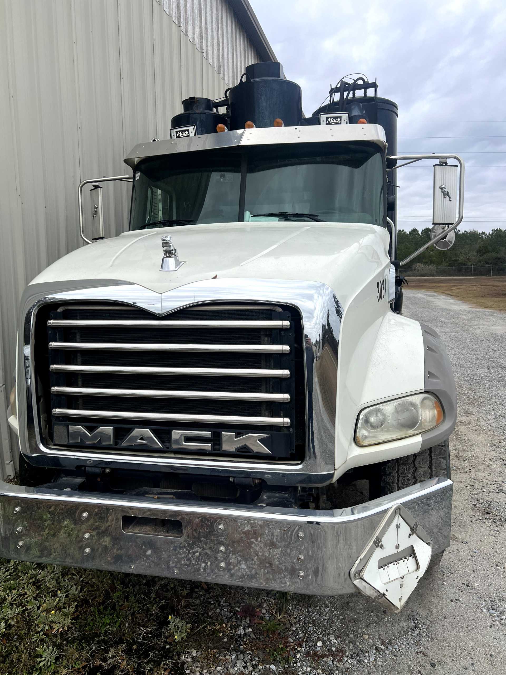 2013 PRESVAC DOT 412 INDUSTRIAL VACUUM TRUCK - MACK - undefined