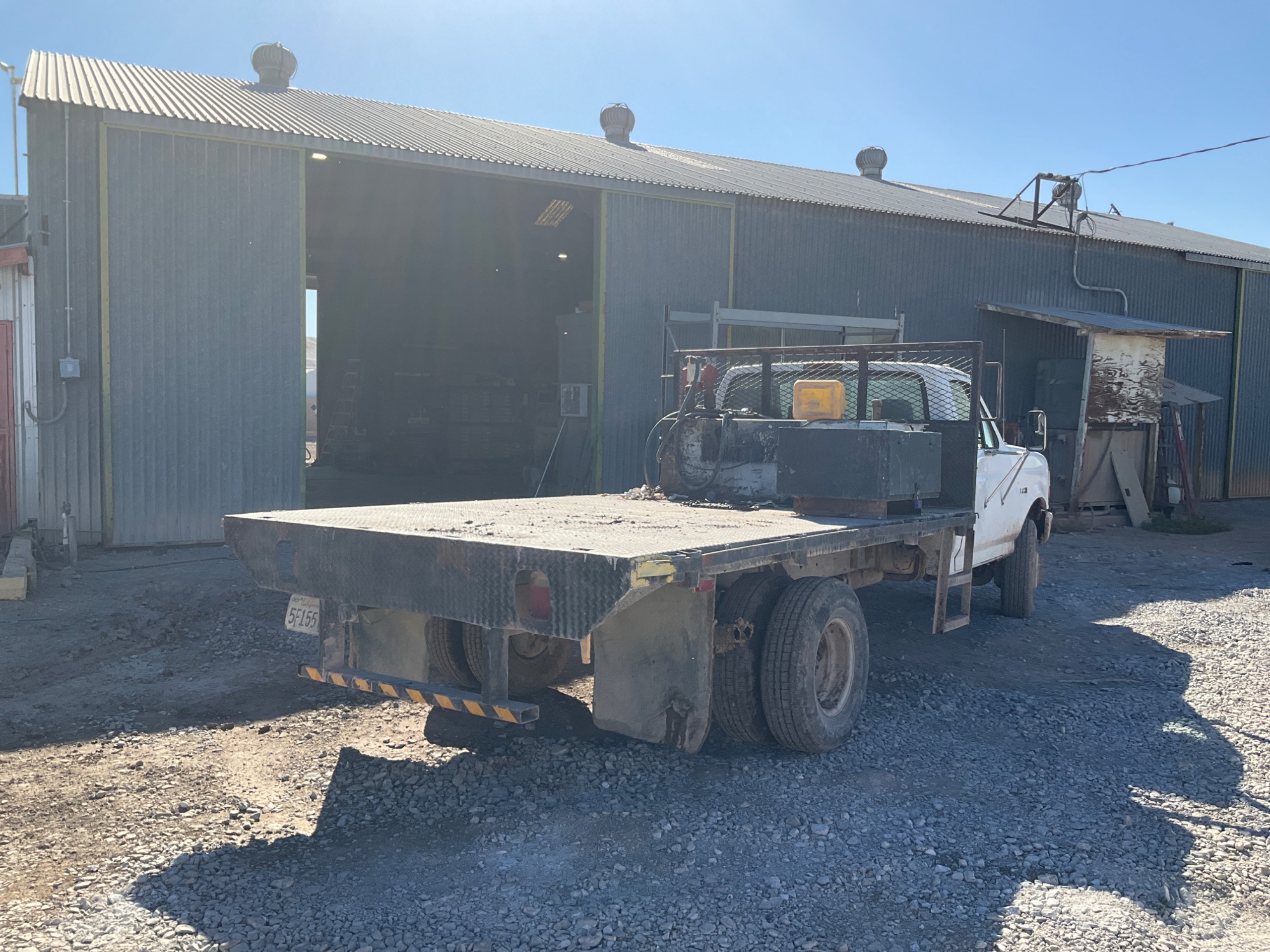 1995 FORD FORD F-SUPER DUTY FLATBED TRUCK - undefined