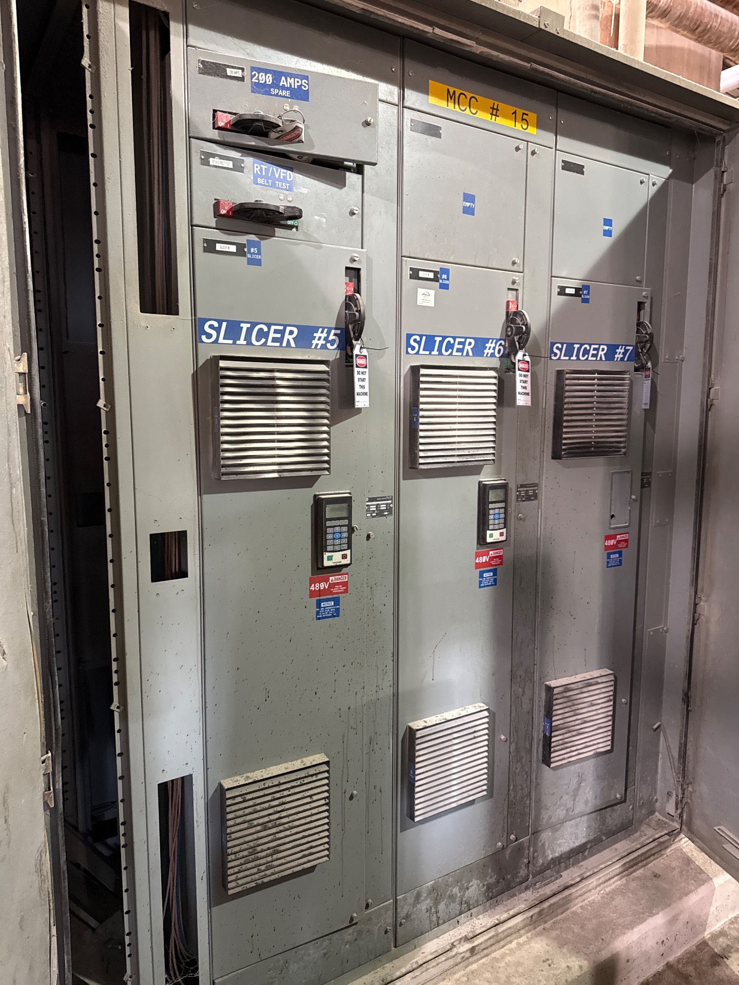 BULK QTY OF ALLEN BRADLEY 2100 CENTERLINE MCC, 10 SECTIONS - undefined