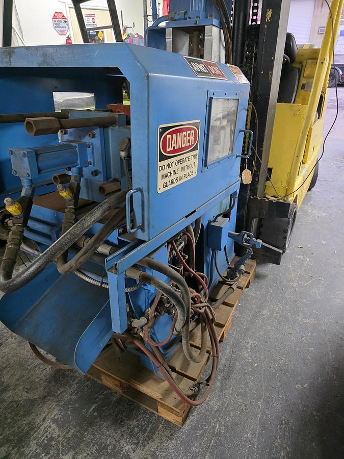 1982 AVNET H20E DIE CASTING MACHINE - undefined