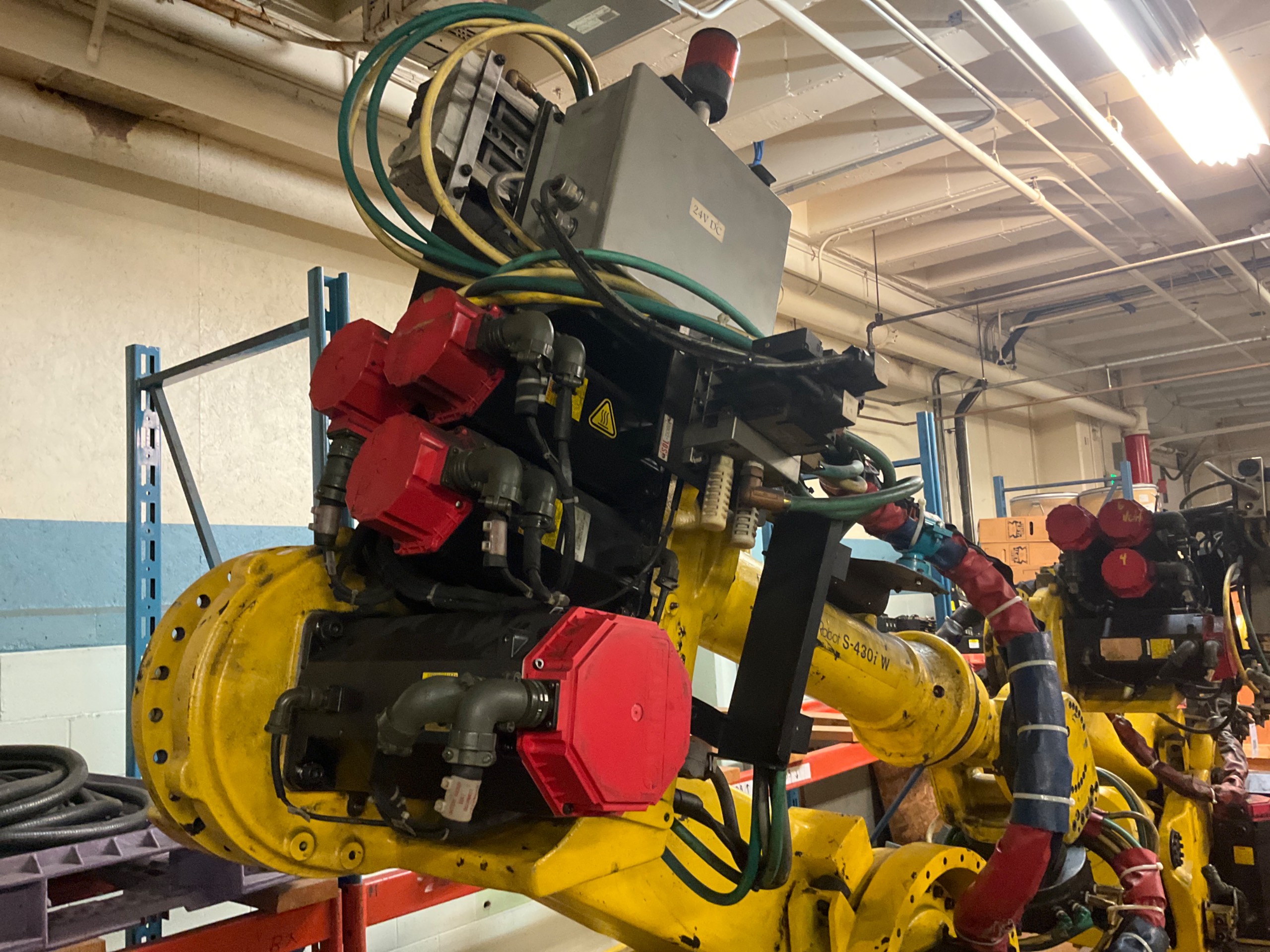 2000 FANUC S-430I W ARTICULATED ROBOT - undefined