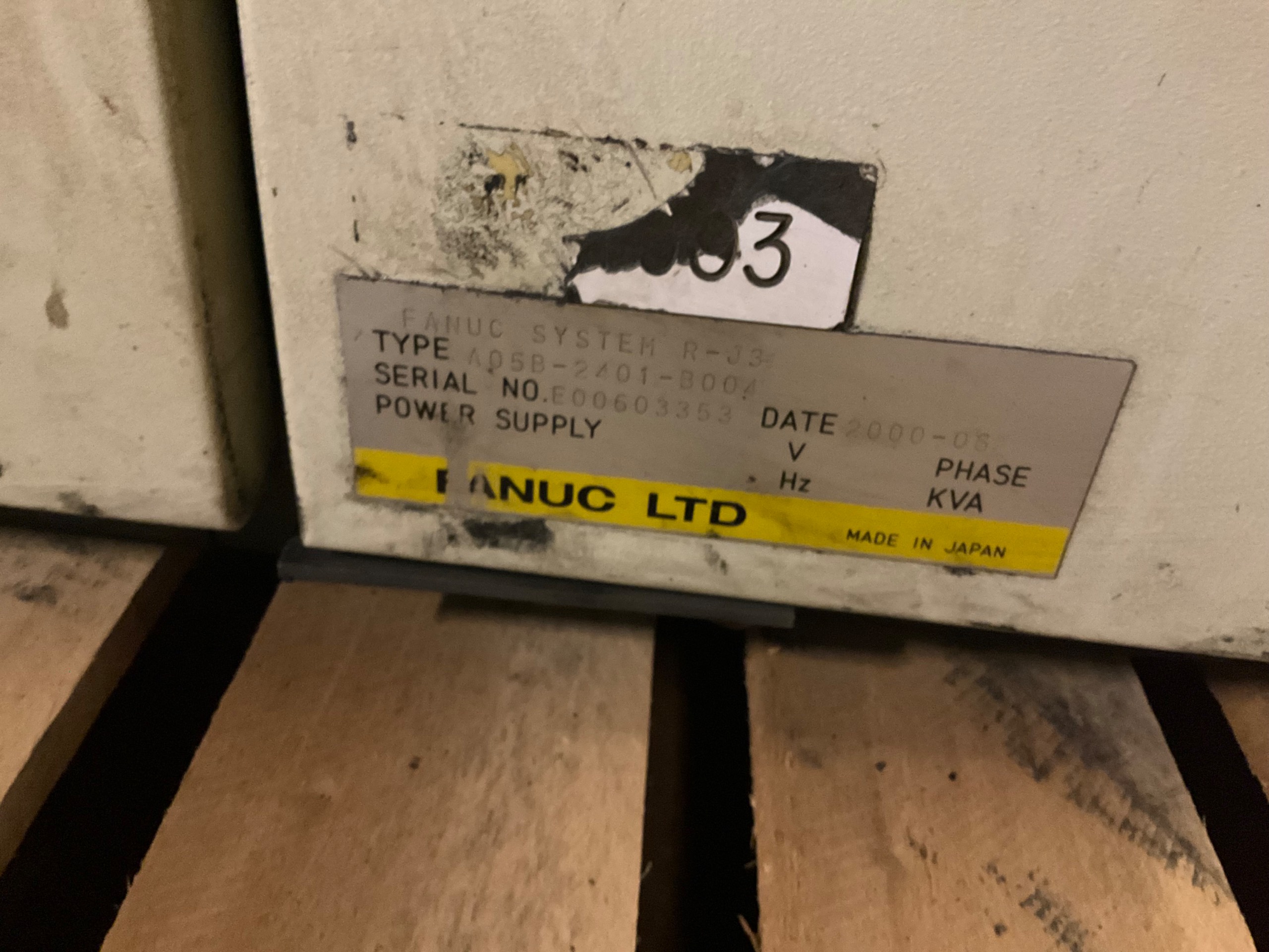 2000 FANUC R-J3 ROBOT CONTROLLER - undefined