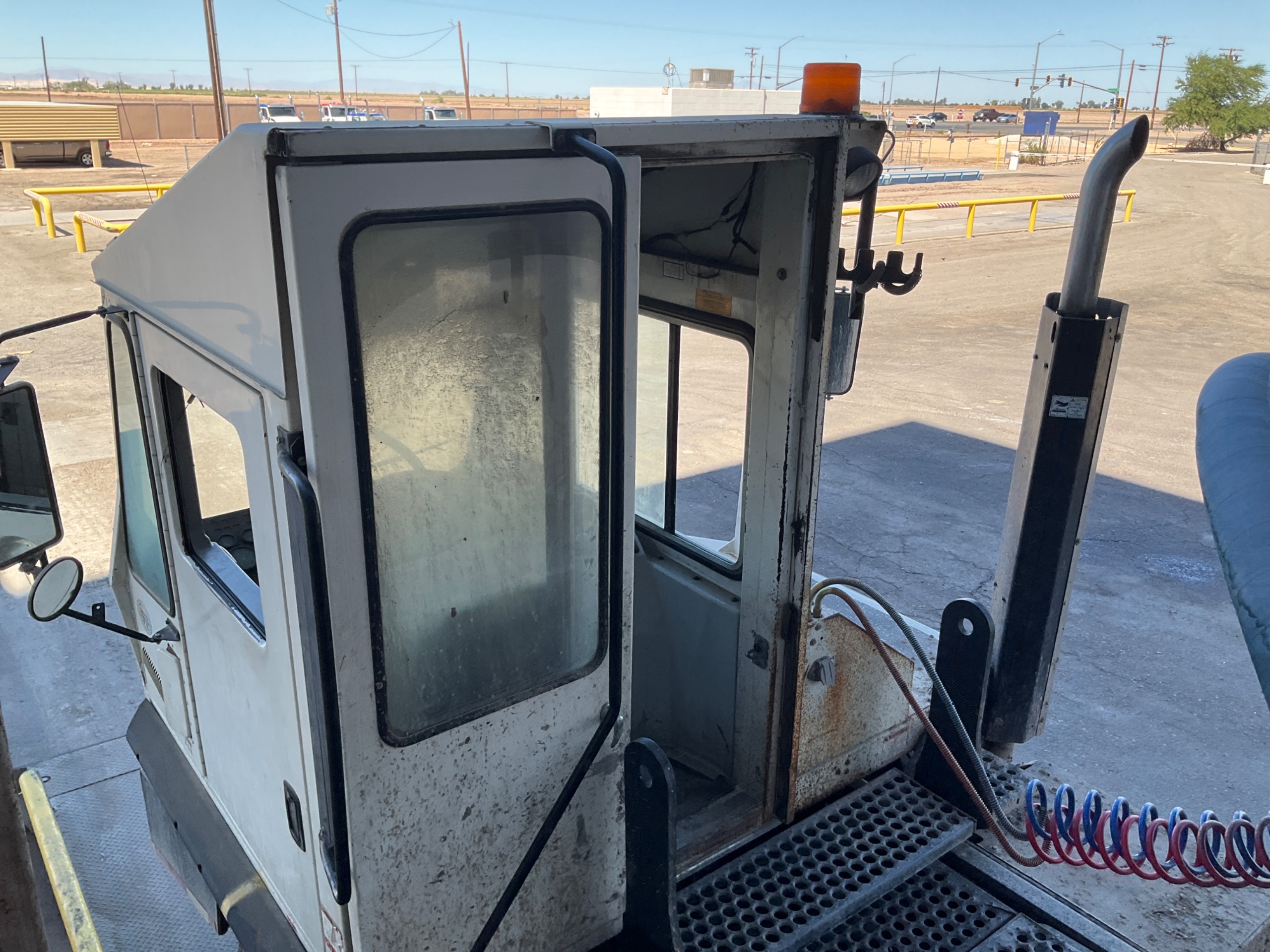 2010 CARGOTEC 4X2 UTILITY TRUCK - undefined