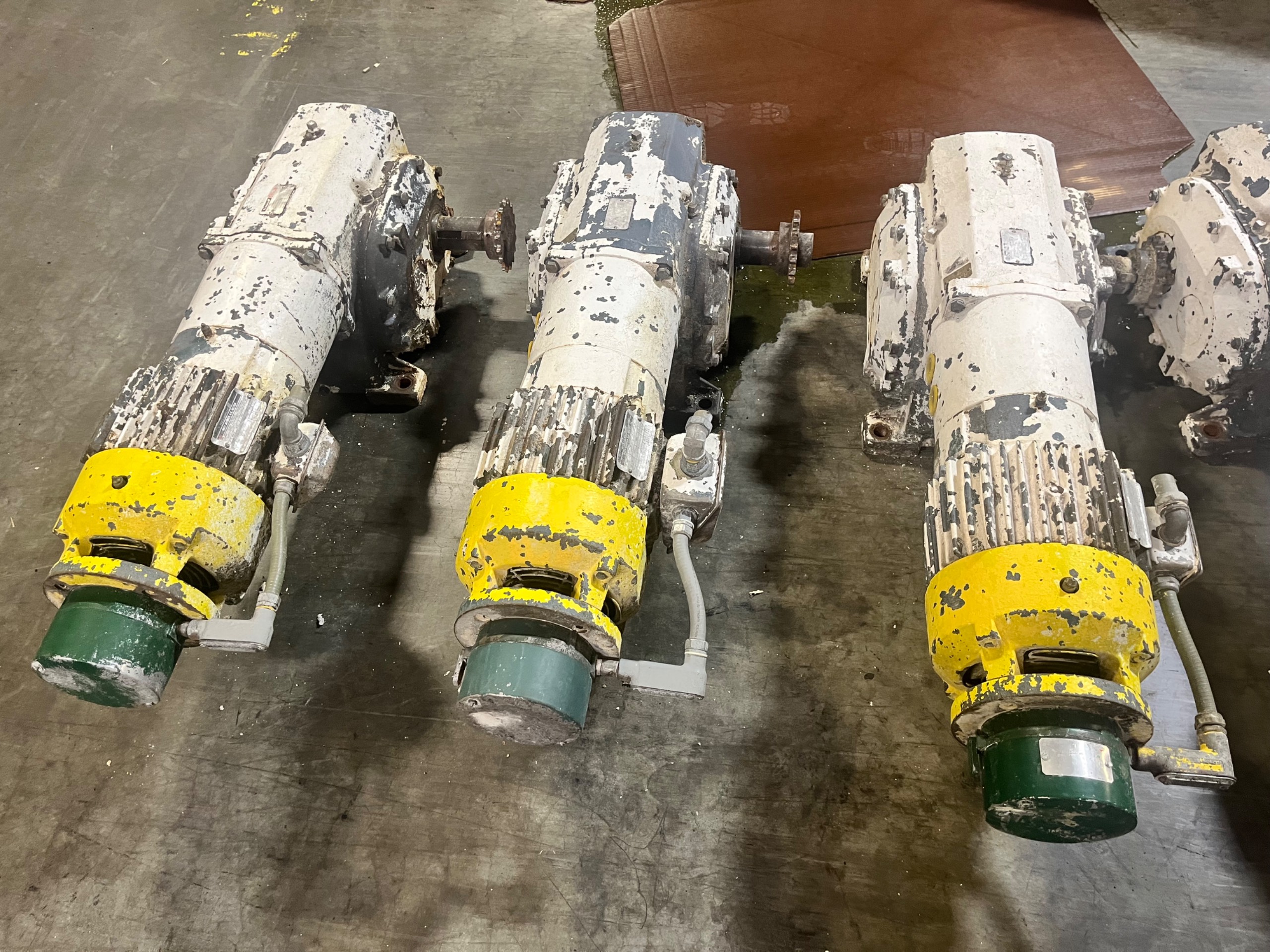 QTY 3: RELIANCE 213CG40A GEARMOTOR - undefined
