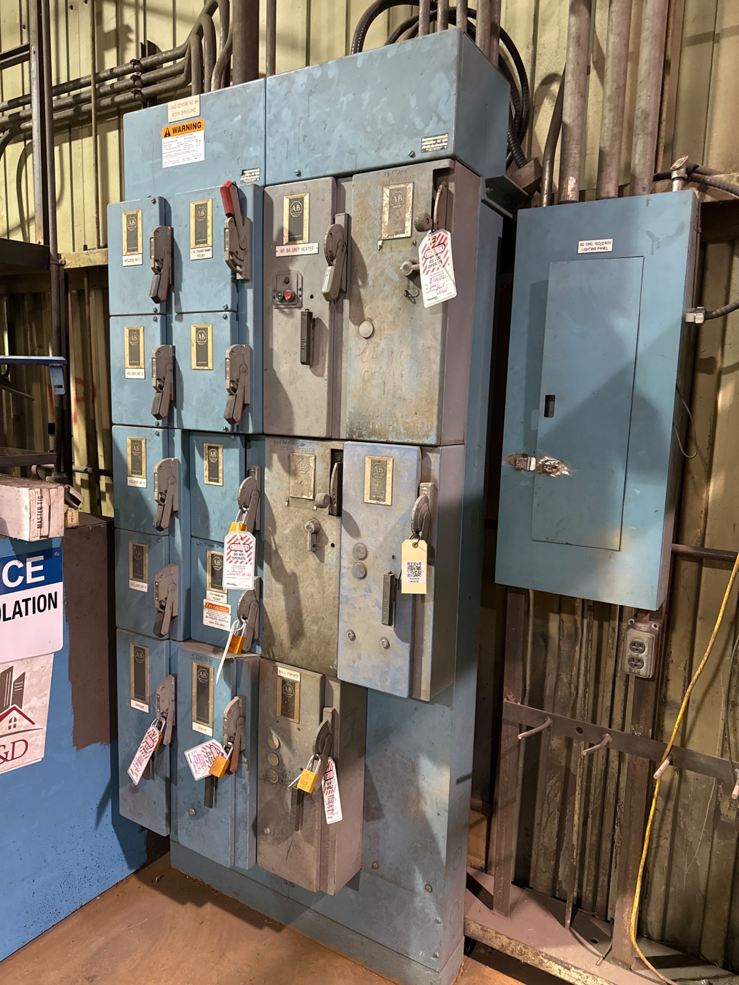 BULK QTY OF ALLEN-BRADLEY MOTOR STARTERS - undefined