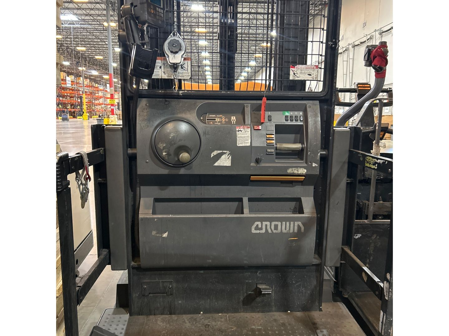 CROWN SP-4050-30 ORDER PICKER - undefined