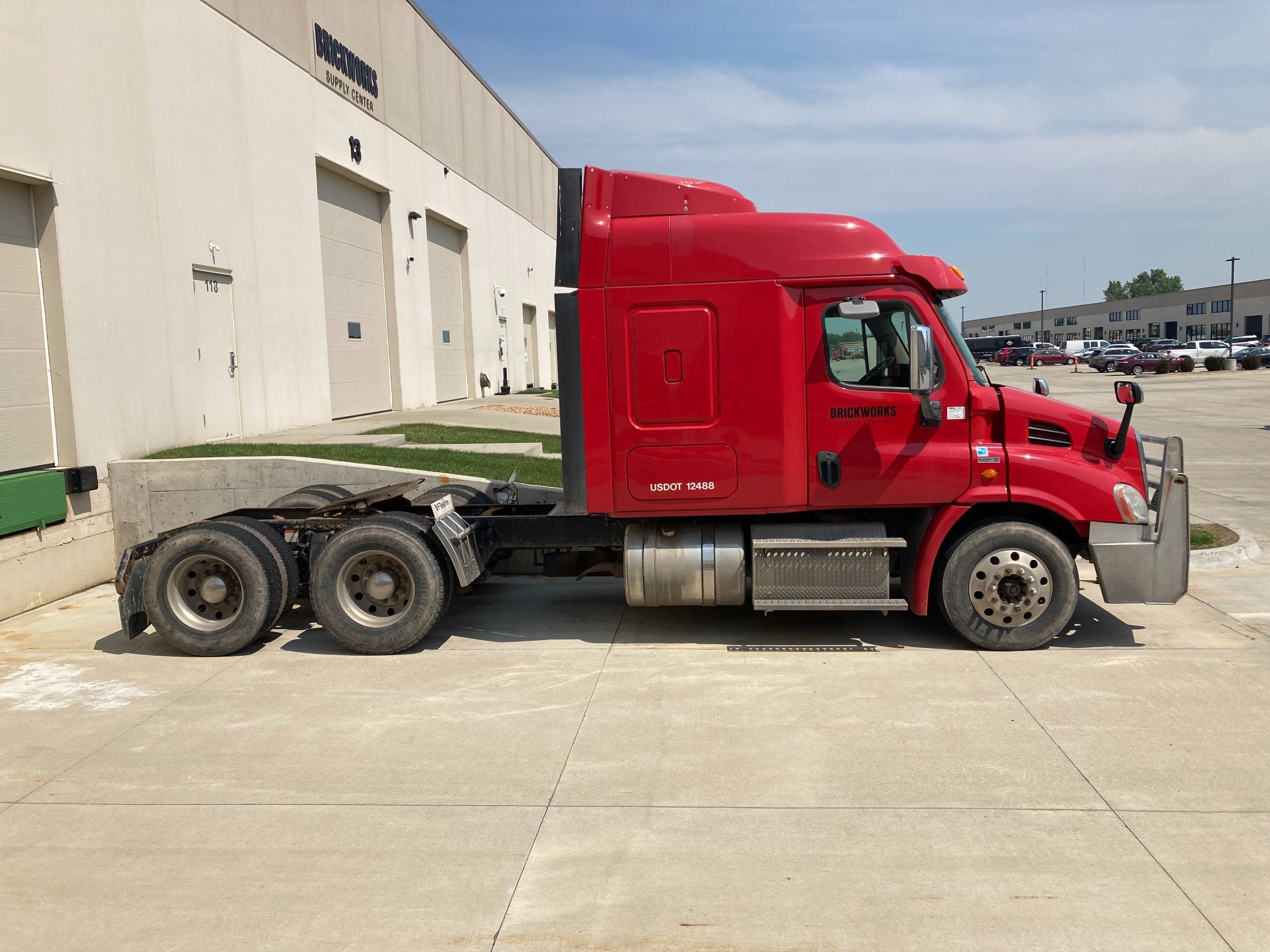 2013 FREIGHTLINER CASCADIA TRACTOR TRUCK - undefined