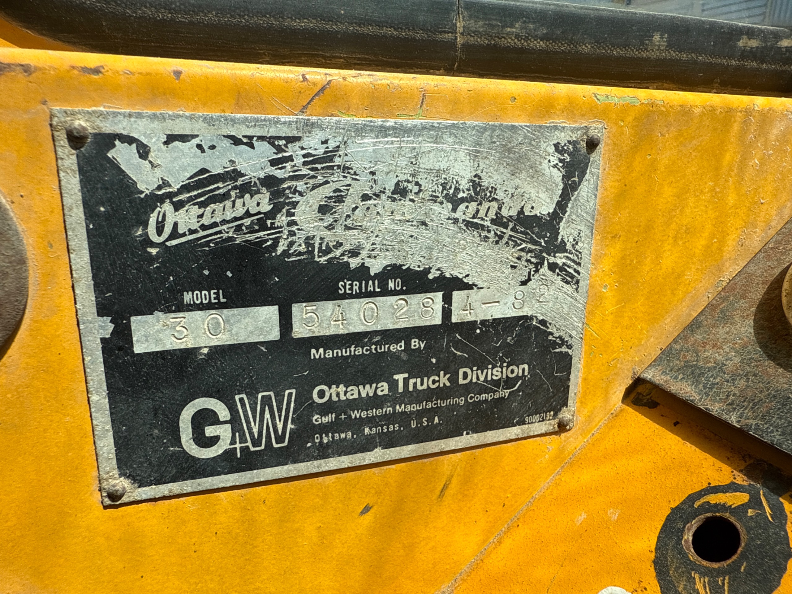 1982 OTTAWA 30 UTILITY TRUCK - undefined