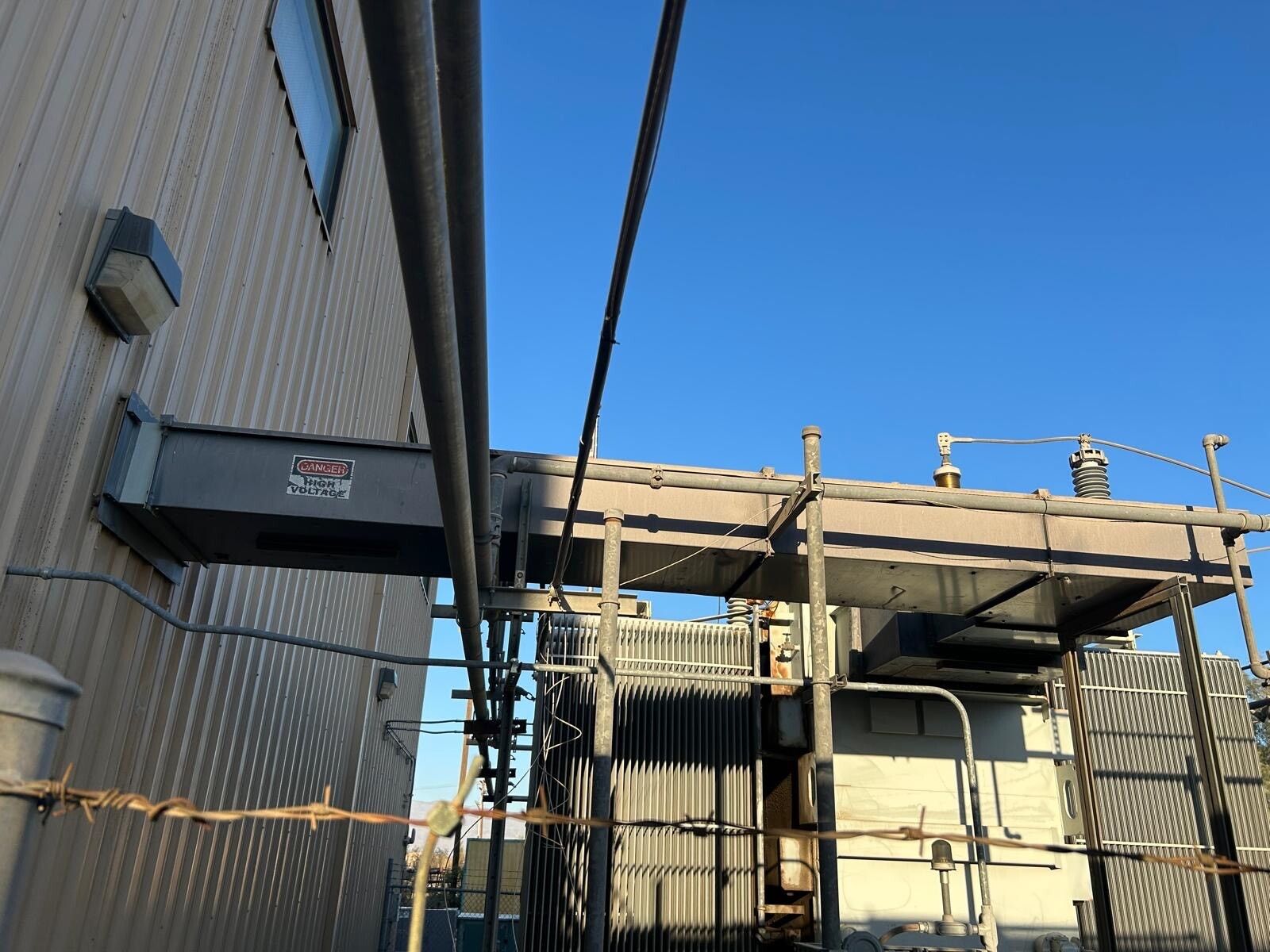 CABLES OUTSIDE THE MAIN ELECTRICAL ROOM ON THE GROUND FLOOR - undefined