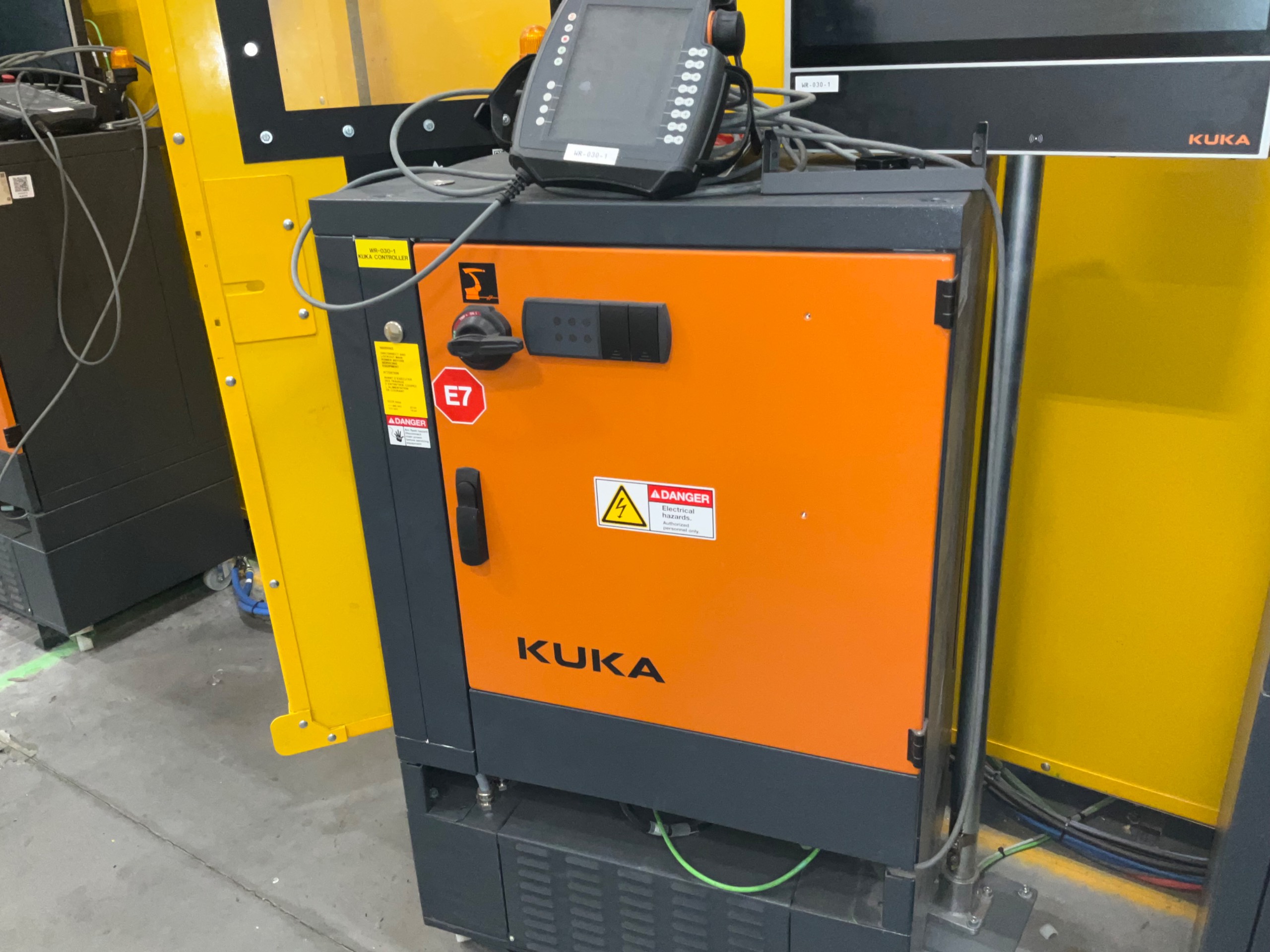 2021 KUKA KR 500 R2830 ROBOT & CONTROLLER ASSEMBLY - undefined
