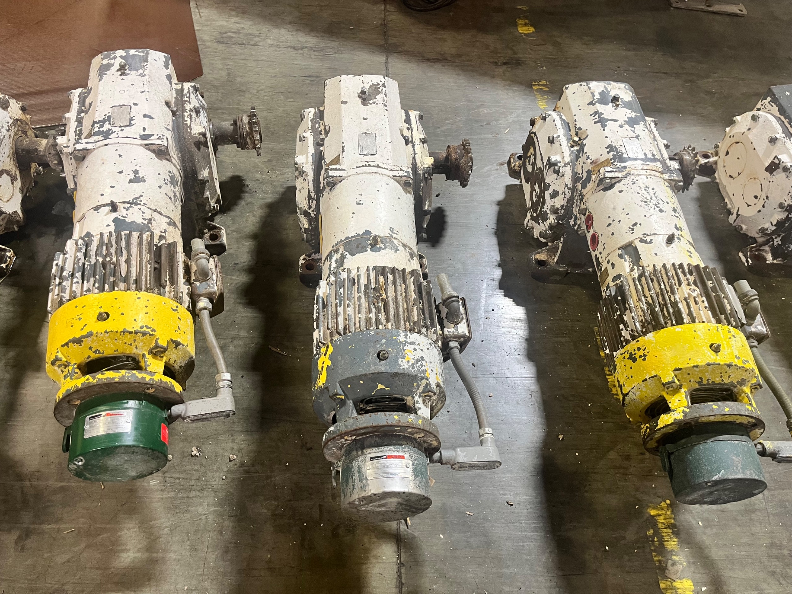 QTY 3: RELIANCE 213CG40A GEARMOTOR - undefined