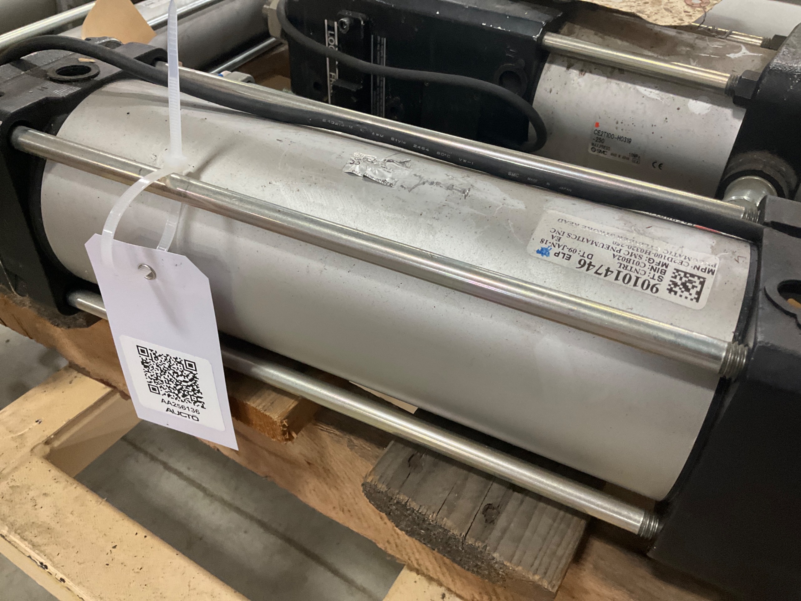 BULK QTY OF PNEUMATIC & HYDRAULIC CYLINDERS - undefined