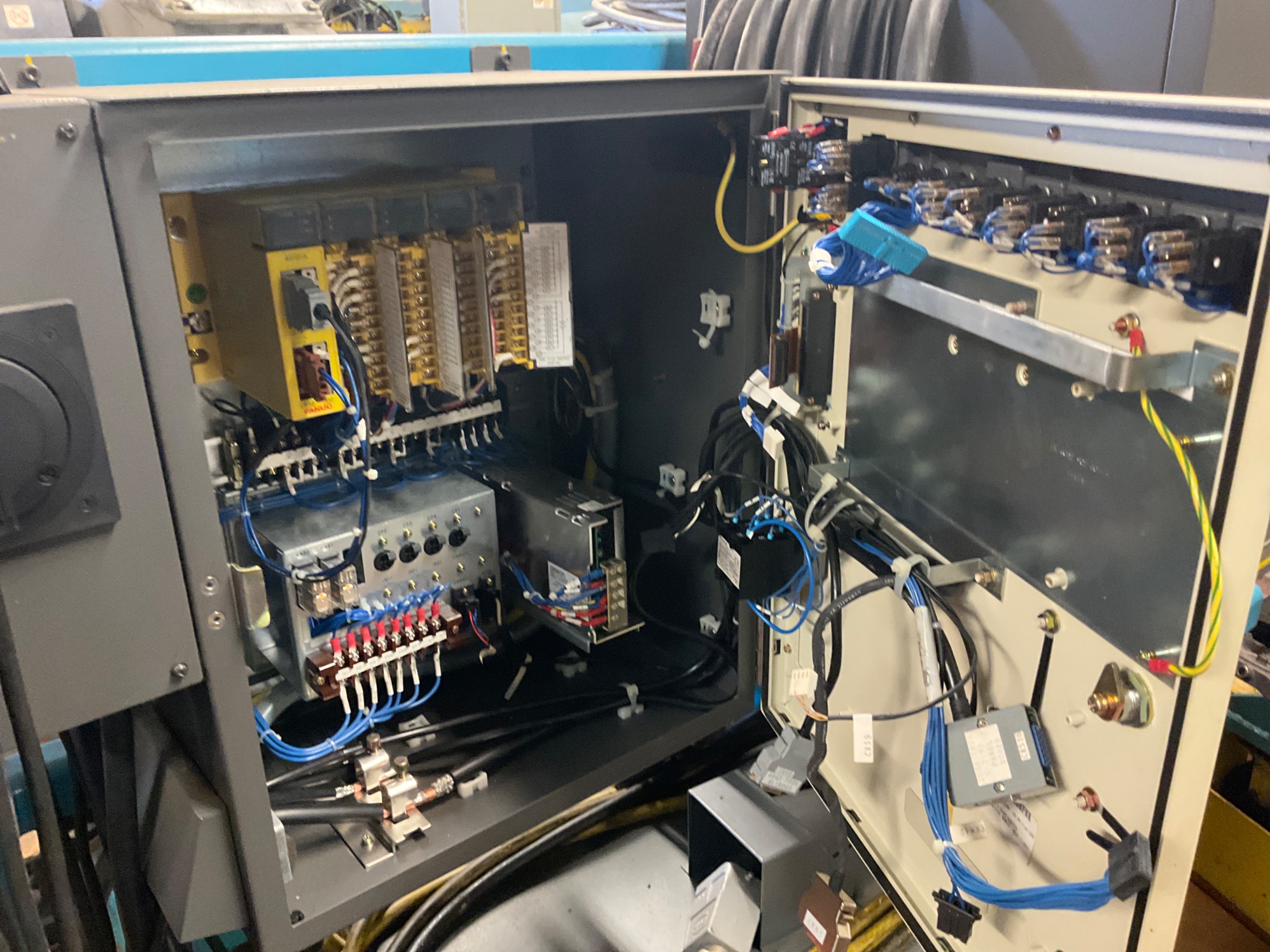 2000 FANUC R-J3 ROBOT CONTROLLER - undefined