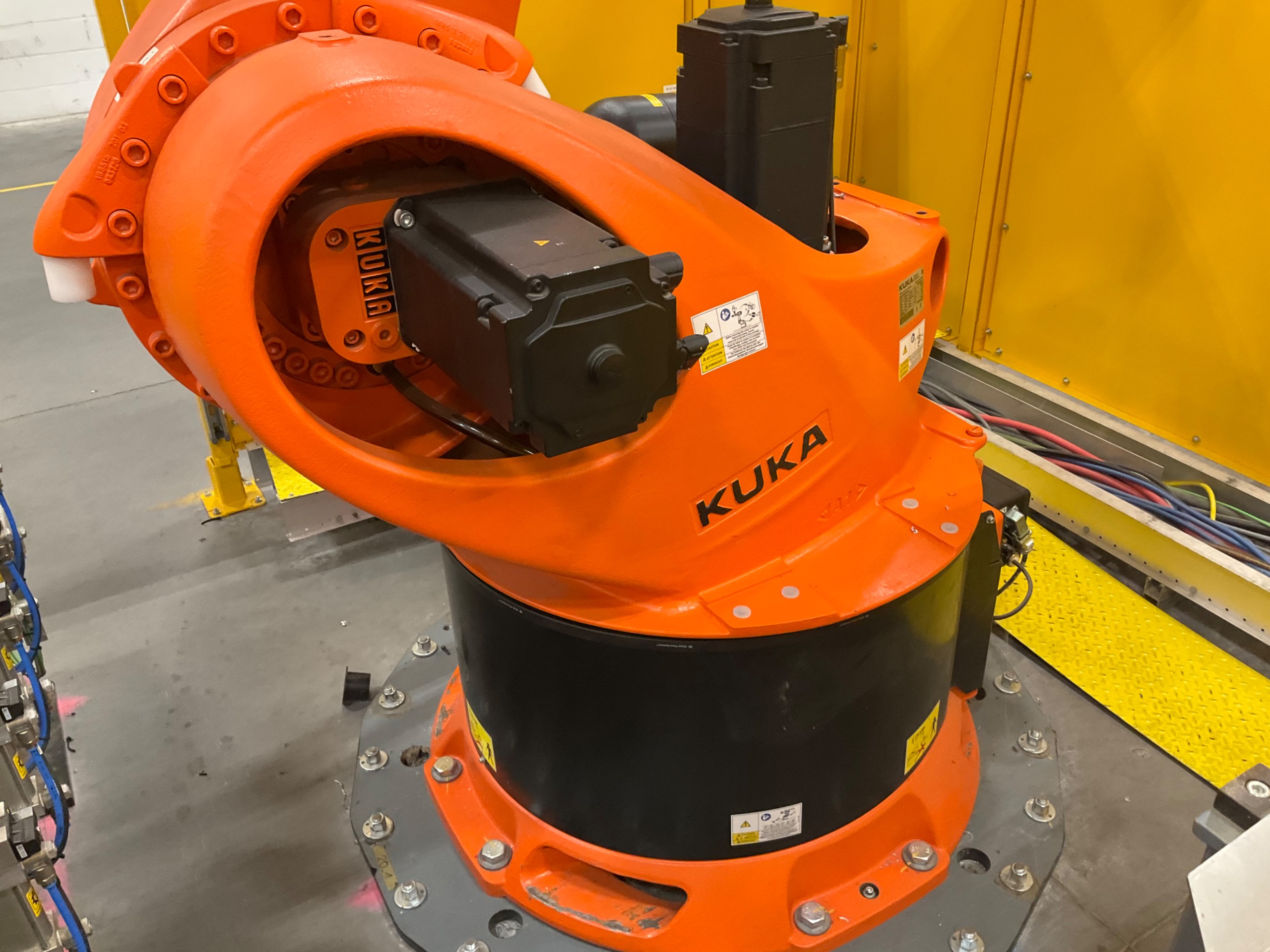 2021 KUKA KR 500 R2830 ROBOT & CONTROLLER ASSEMBLY - undefined