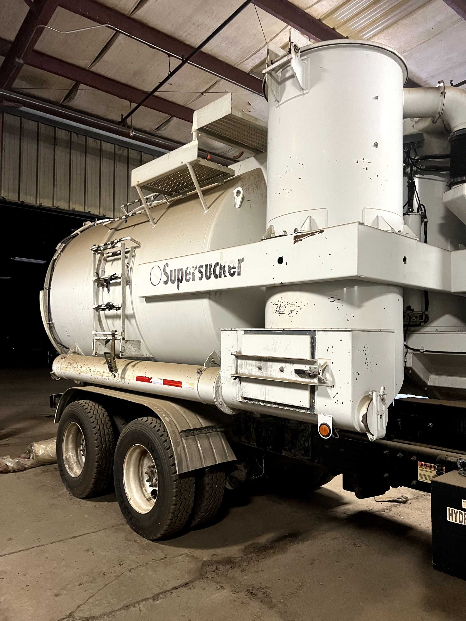 2011 SUPER PRODUCTS INDUSTRIAL VACUUM TRUCK - PETERBILT - undefined