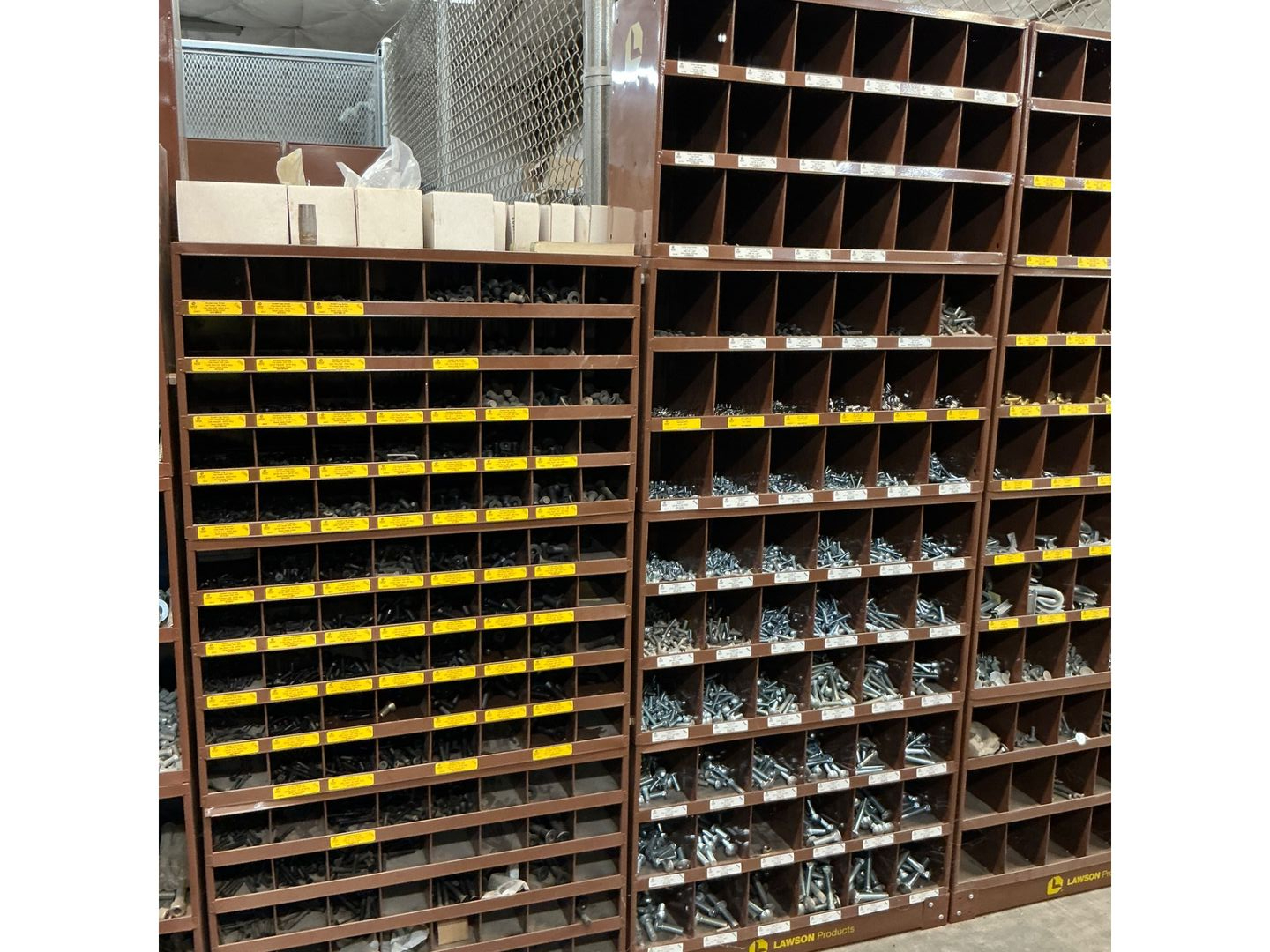 BULK QTY OF INDUSTRIAL FASTENERS - undefined