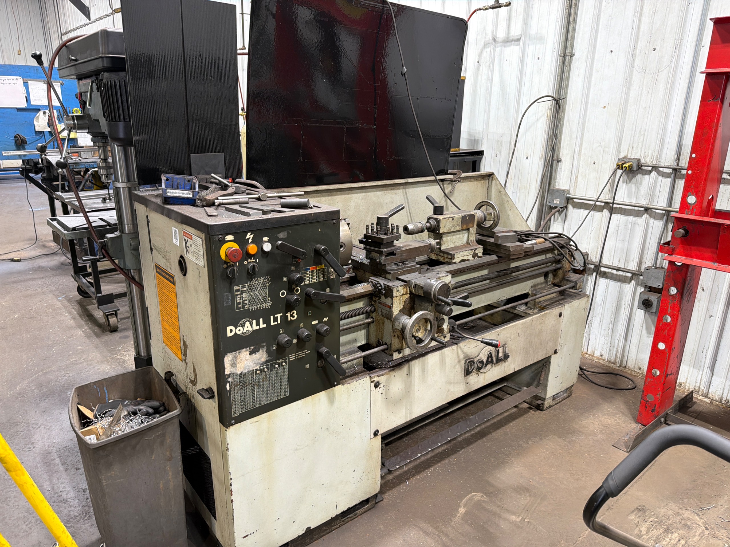 DOALL LT13 ENGINE LATHE, 13IN SWING, 5HP, UP TO 2500 RPM, D1-6 SPINDLE, MT3 TAILSTOCK - undefined