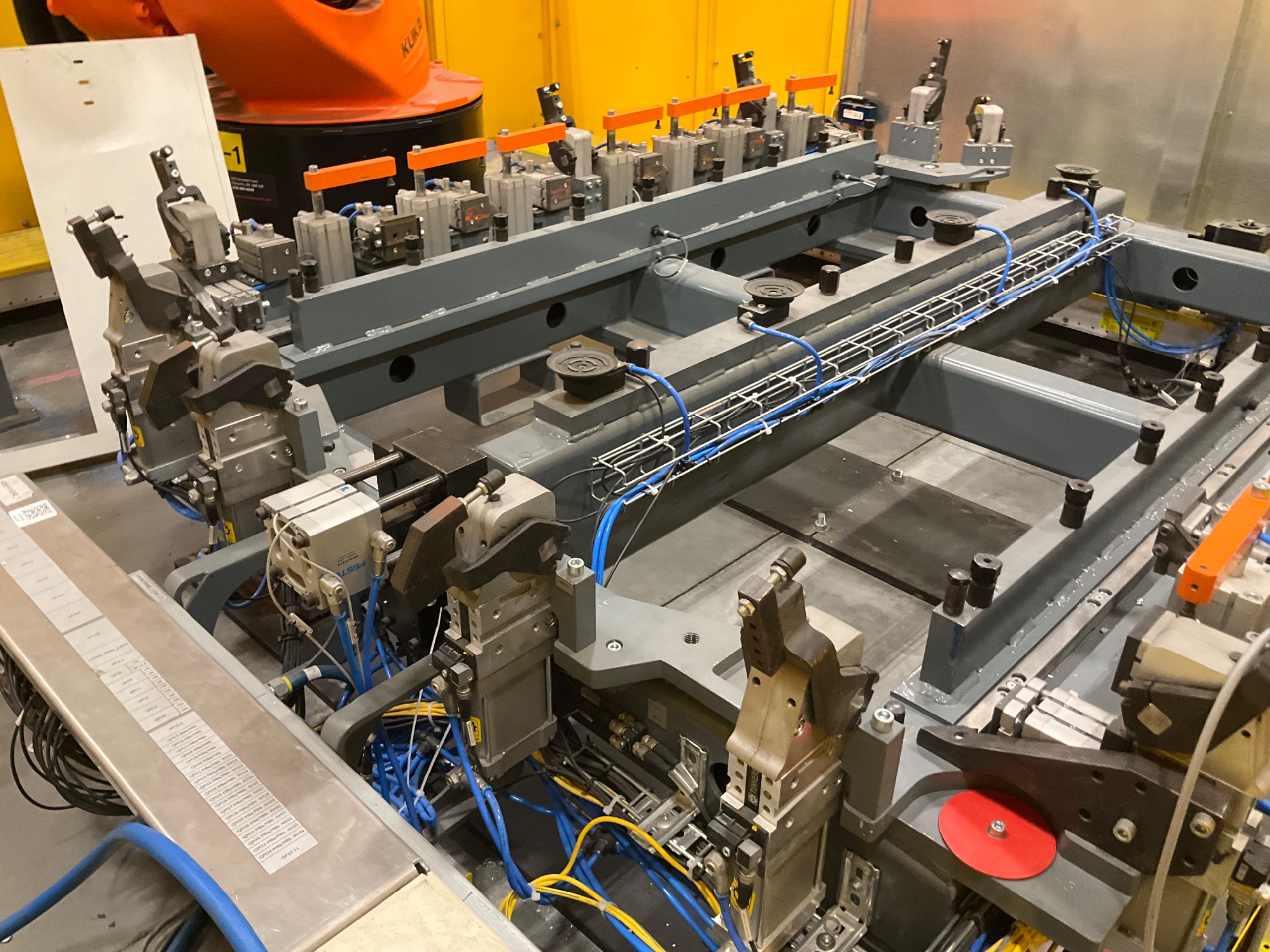 ROBOTIC CLAMPING FIXTURE TABLE - undefined