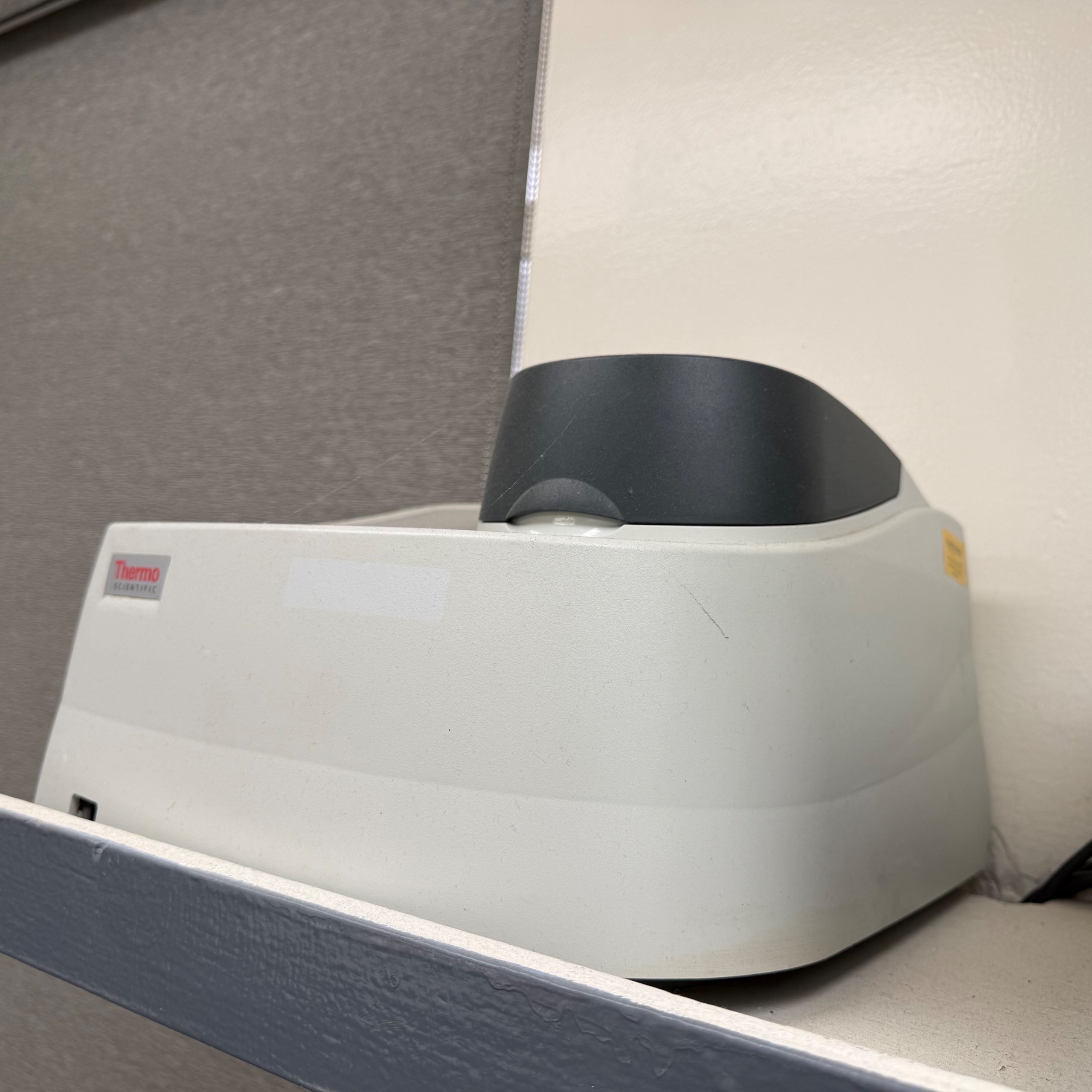 THERMO SCIENTIFIC GENESYS 10VIS SPECTROPHOTOMETER - undefined