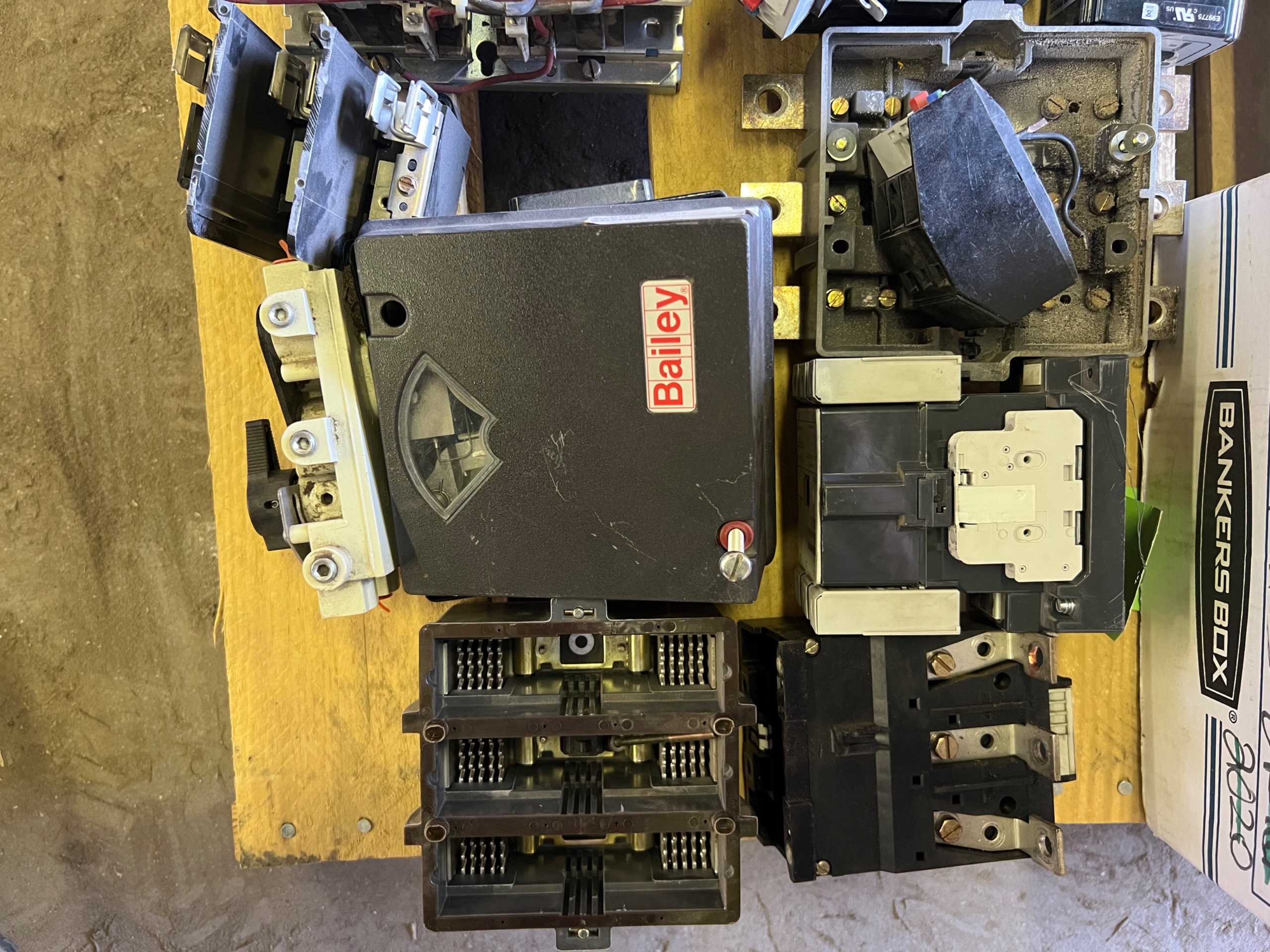 BULK QTY OF ELECTRICAL PARTS - undefined
