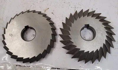 HSS LOT OF 2 SINGLE ANGLE MILLING CUTTERS: 5IN SAW, 60° AND 90° - undefined