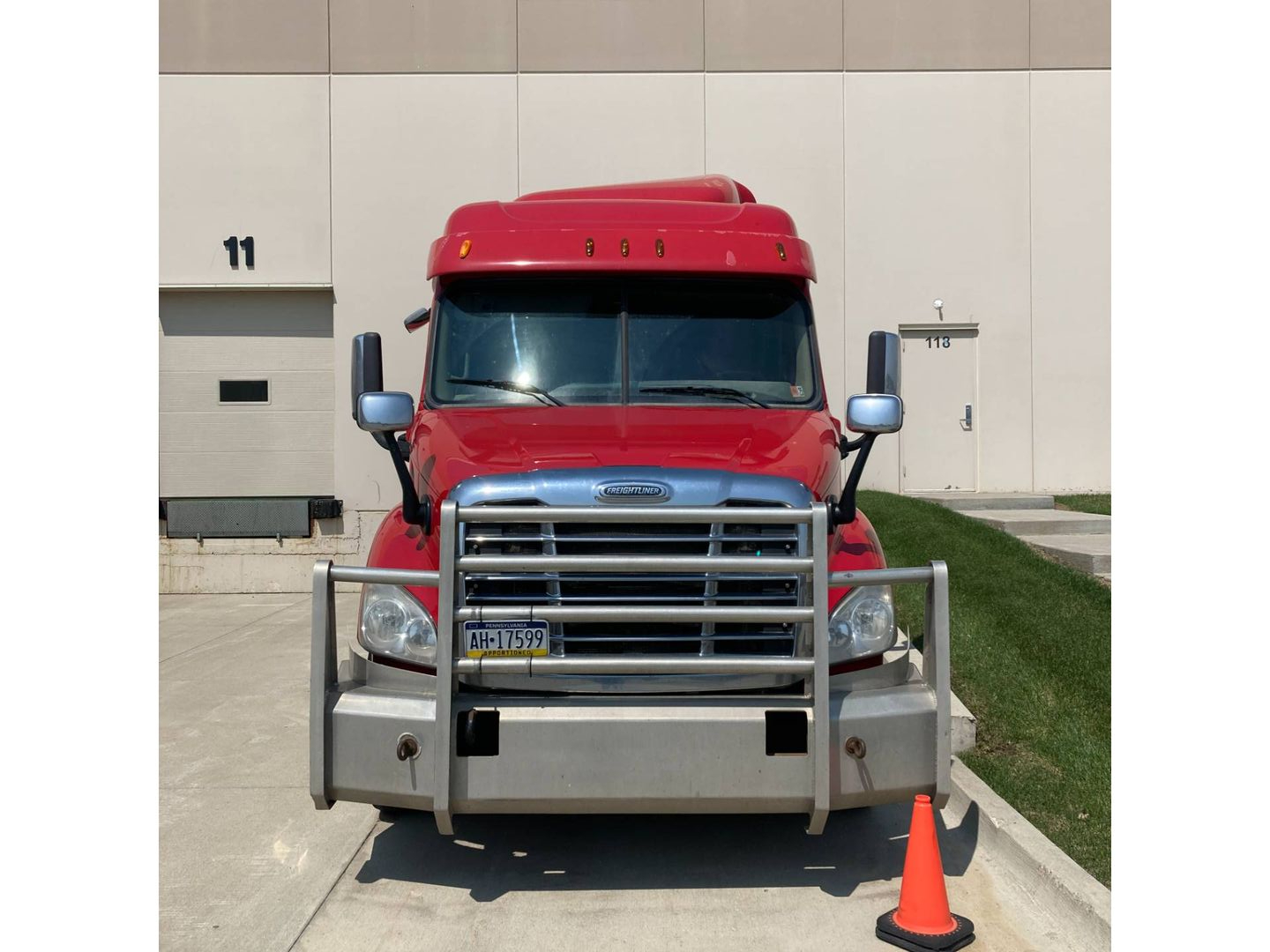 2013 FREIGHTLINER CASCADIA TRACTOR TRUCK - undefined