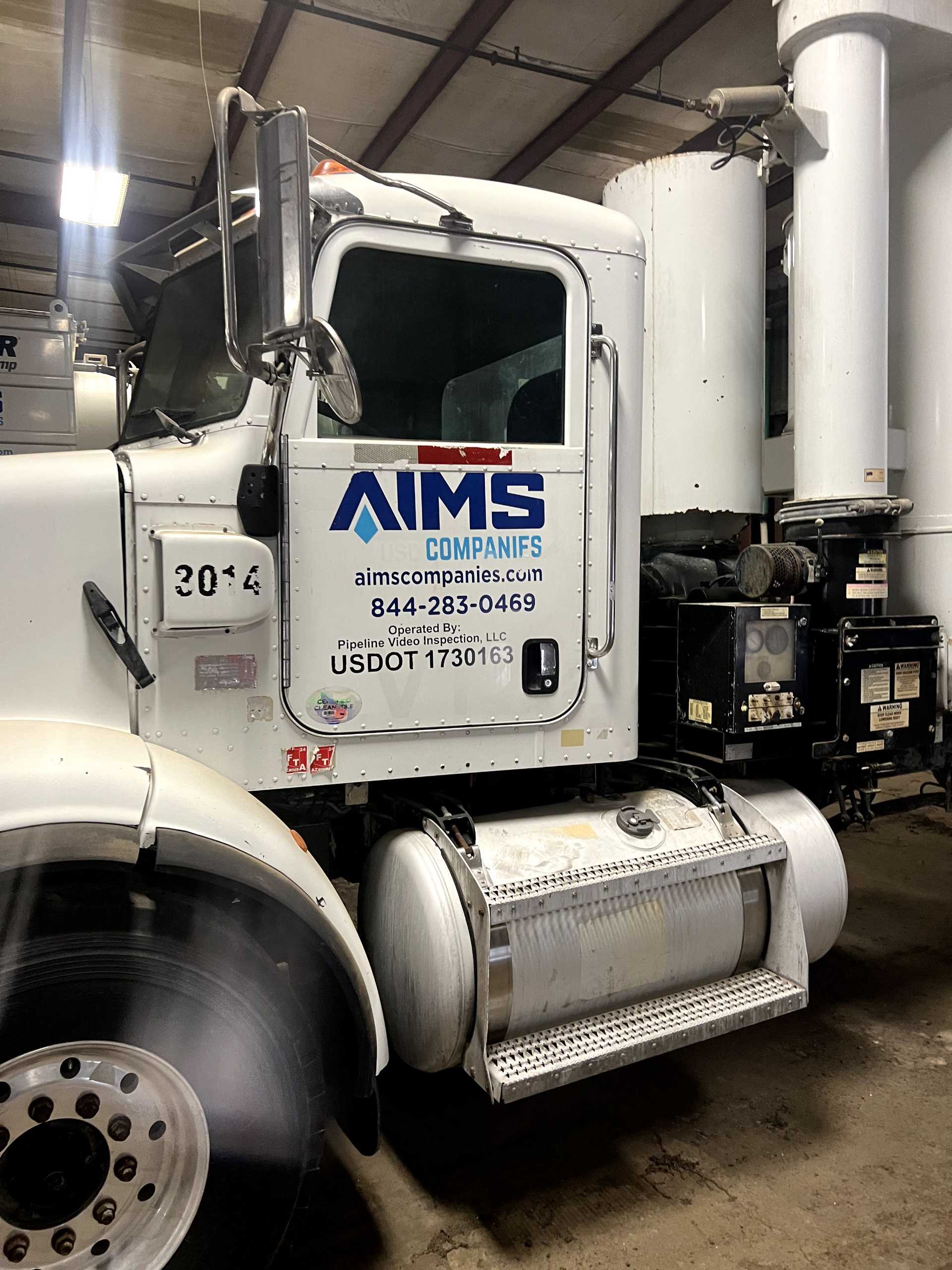 2011 SUPER PRODUCTS INDUSTRIAL VACUUM TRUCK - PETERBILT - undefined